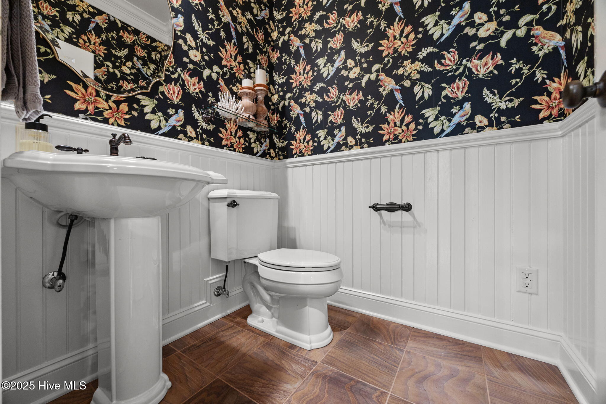 100518834 | Photo 28