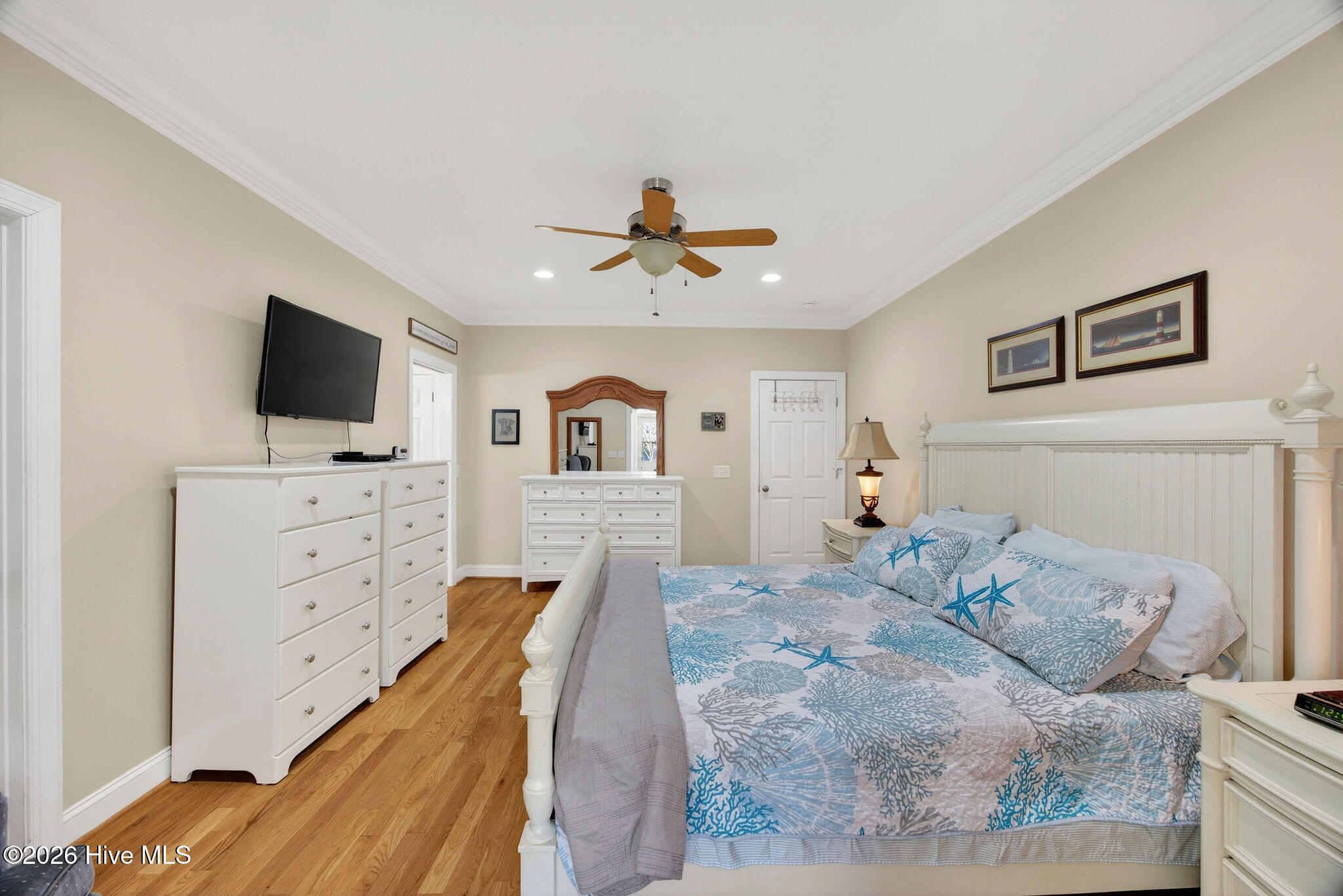 100554164 | Photo 45