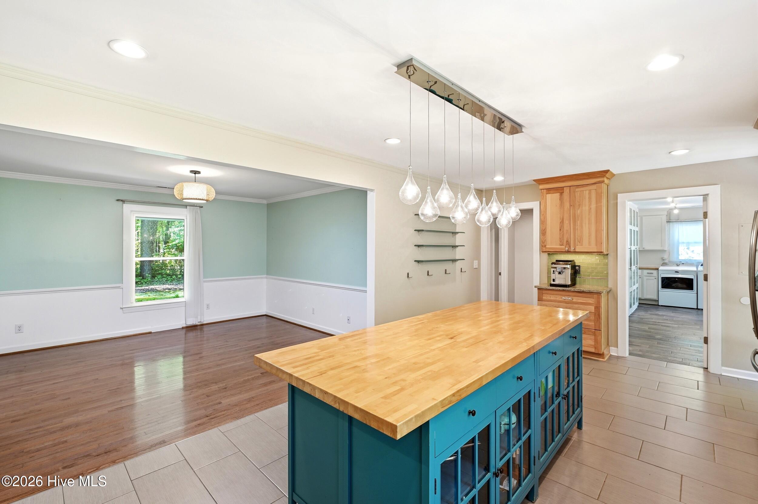 100570431 | Photo 23