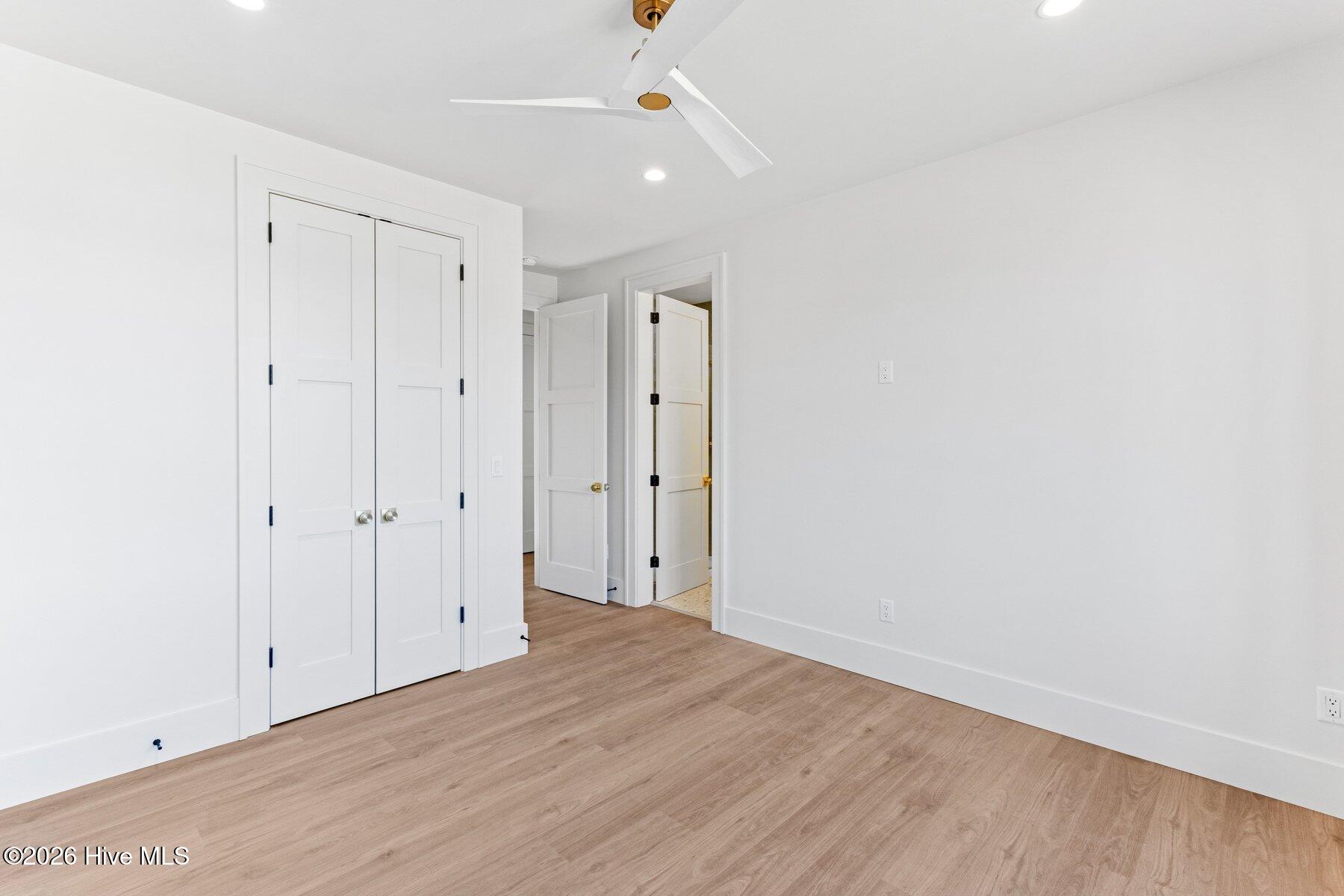 100529848 | Photo 51