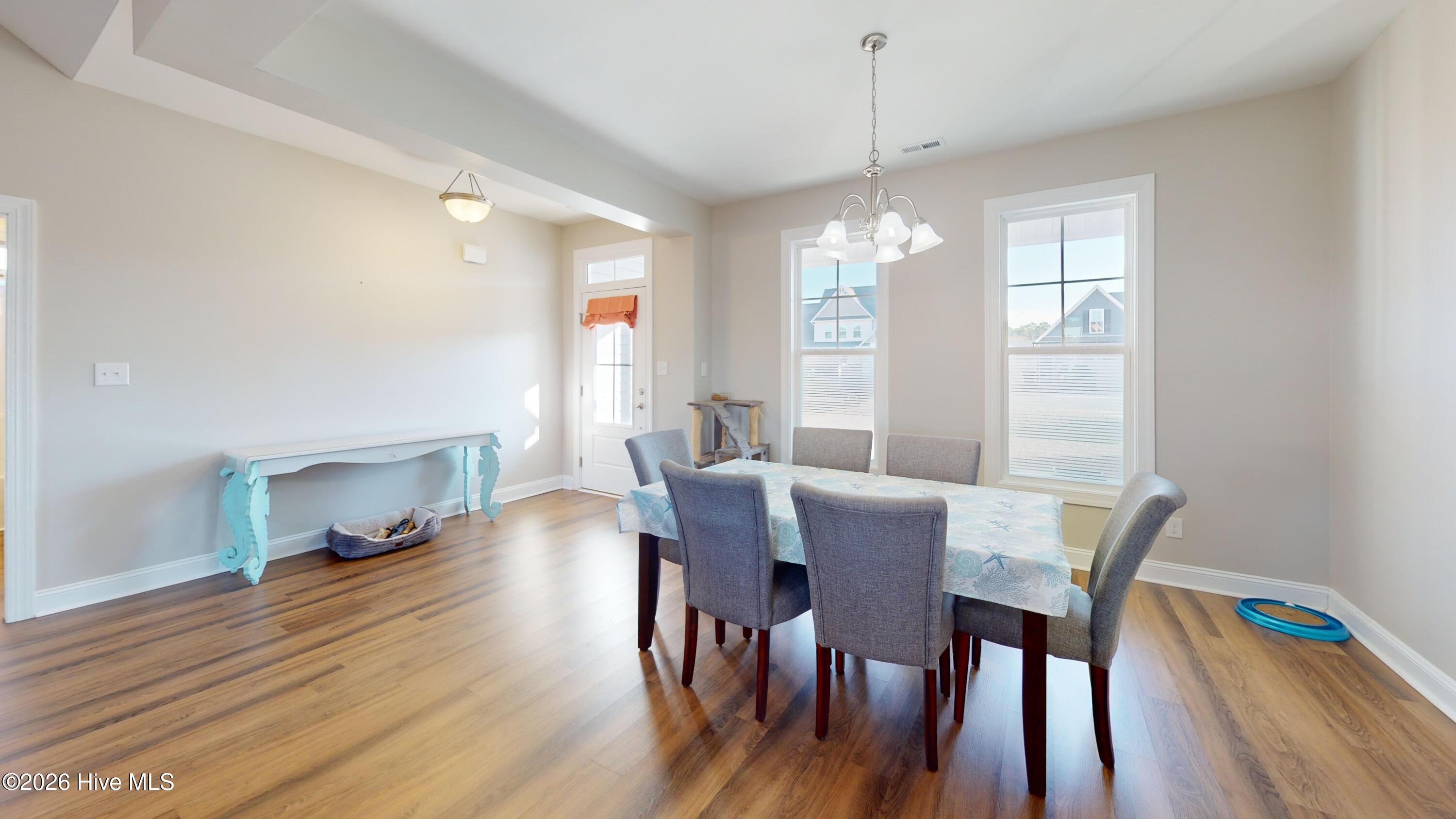 100547102 | Photo 10