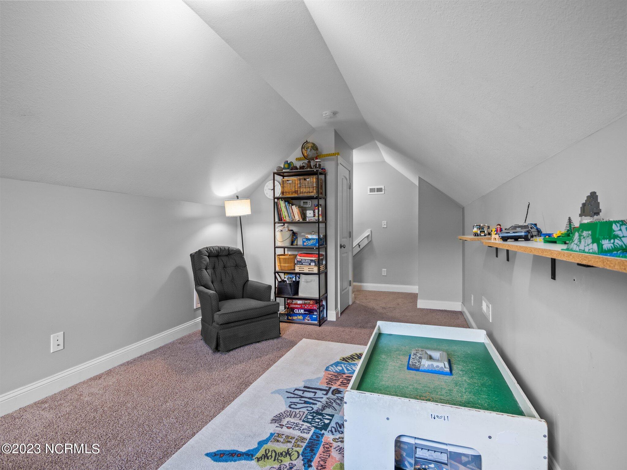 100552658 | Photo 51