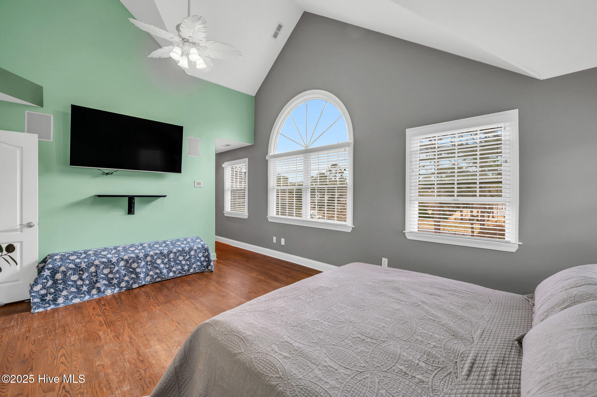 100494637 | Photo 29