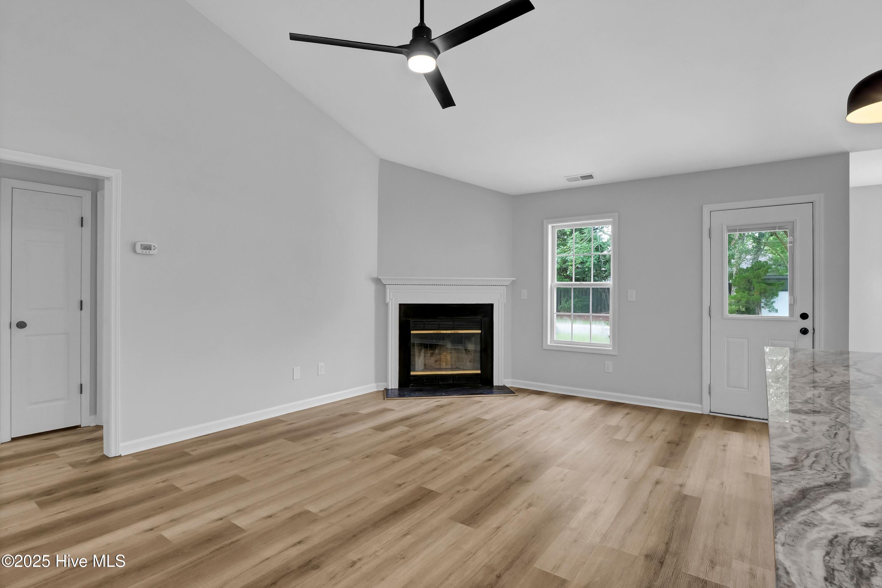 5200 Woods Edge Road, Wilmington, NC 28409 – photo 11: LIVING