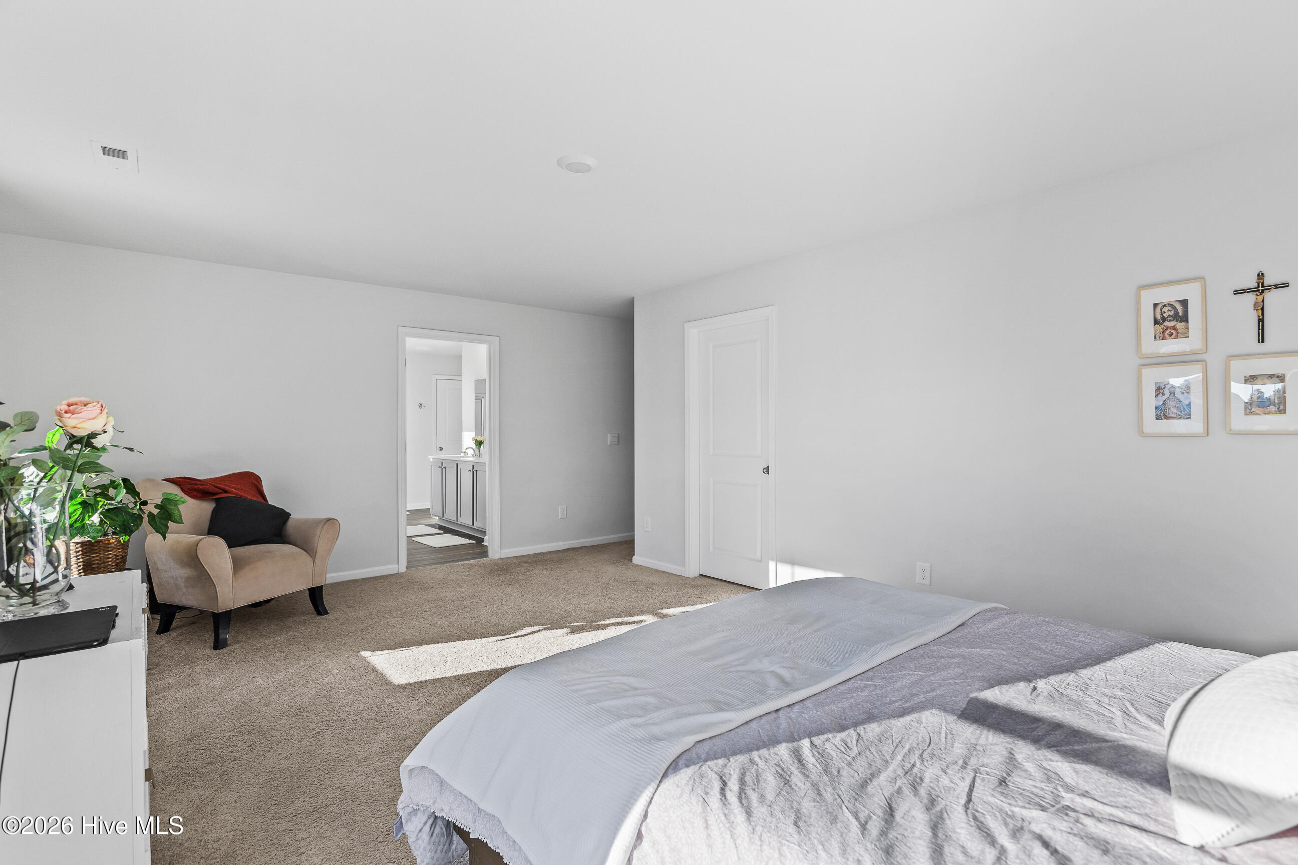 100558973 | Photo 18