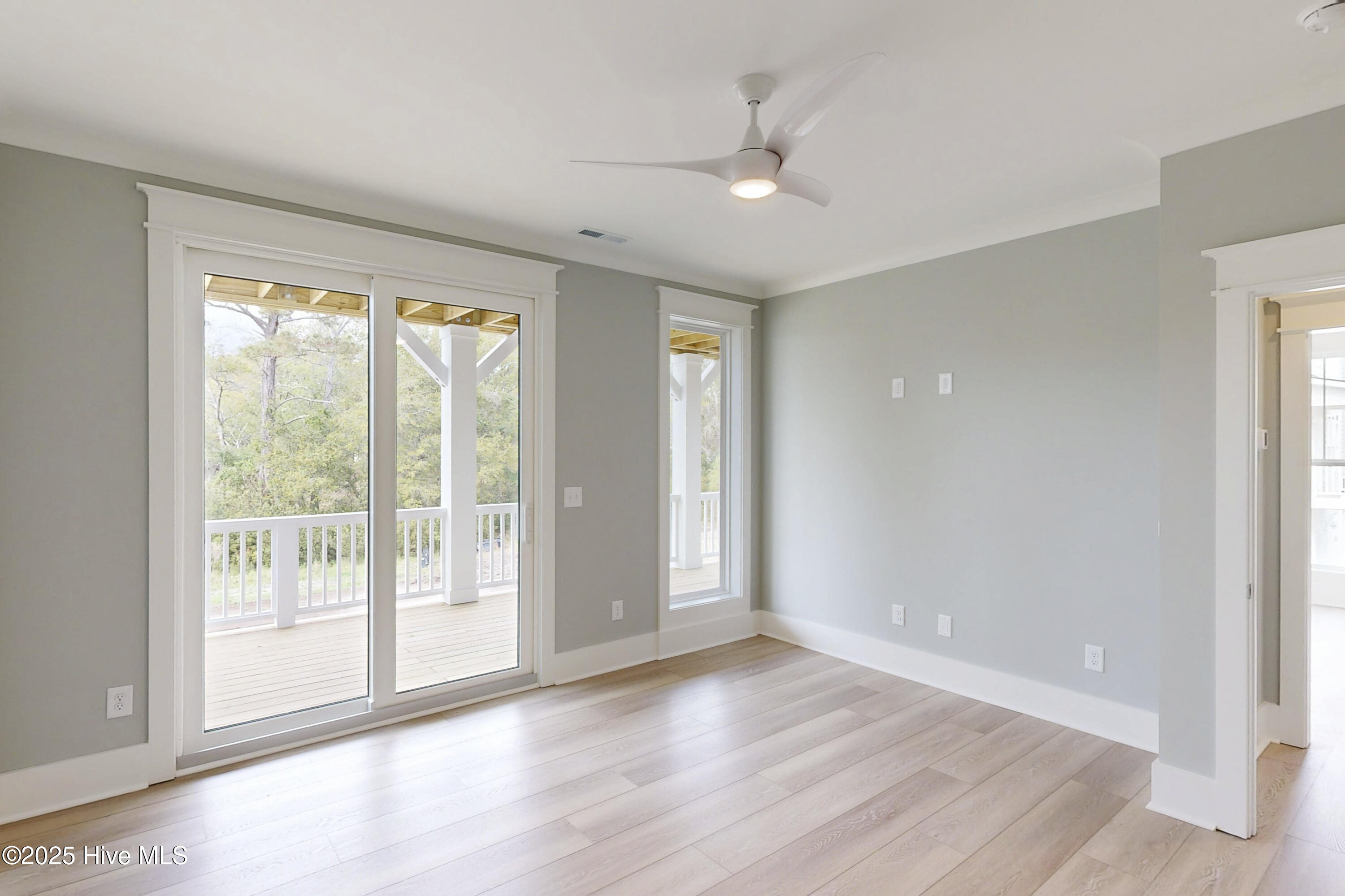 100529326 | Photo 42