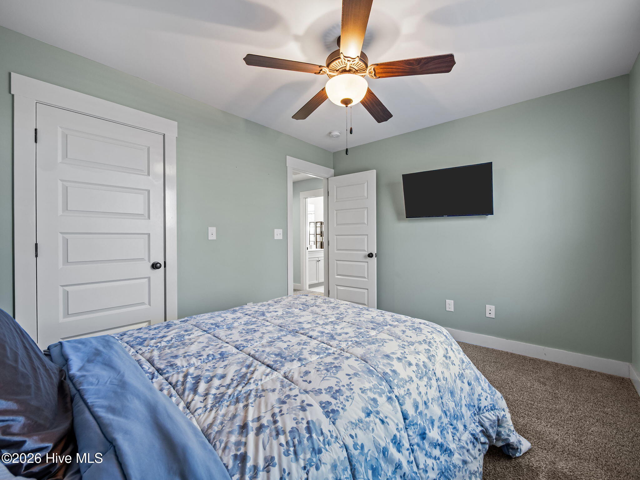 100553729 | Photo 34