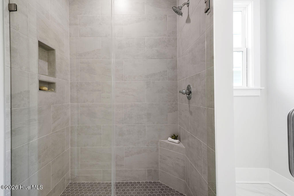 100558374 | Photo 37