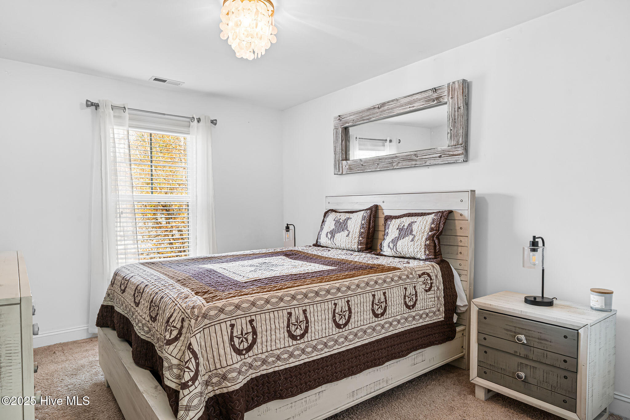 100546826 | Photo 19