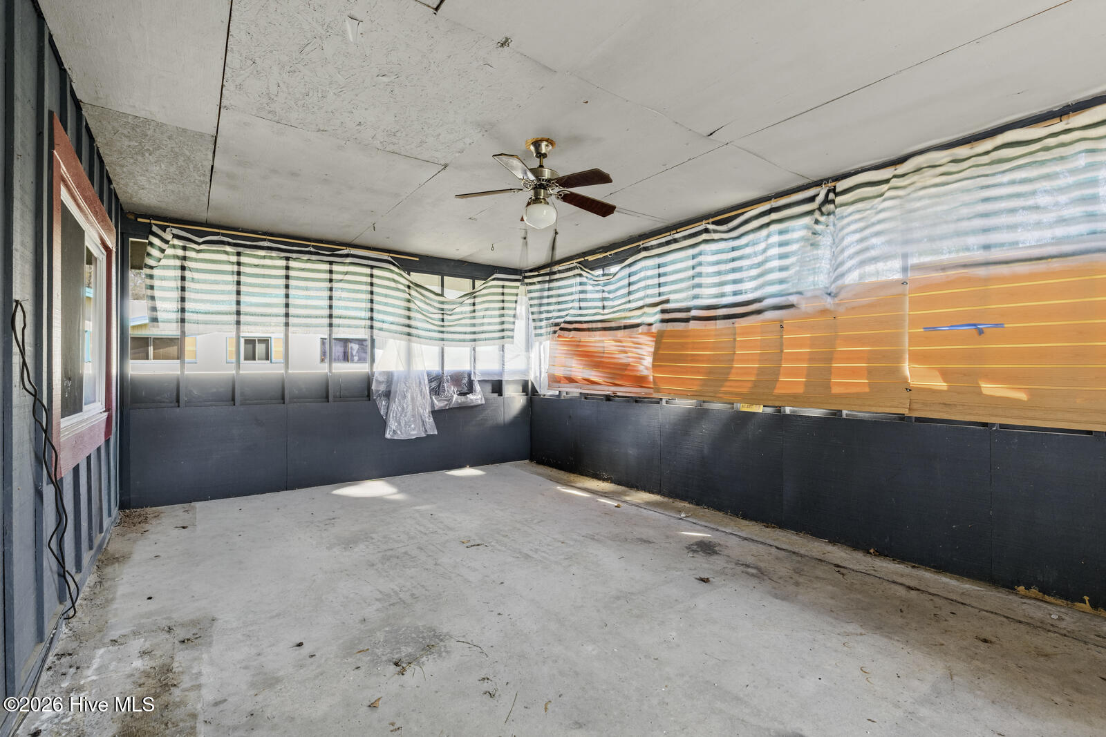 100560708 | Photo 14