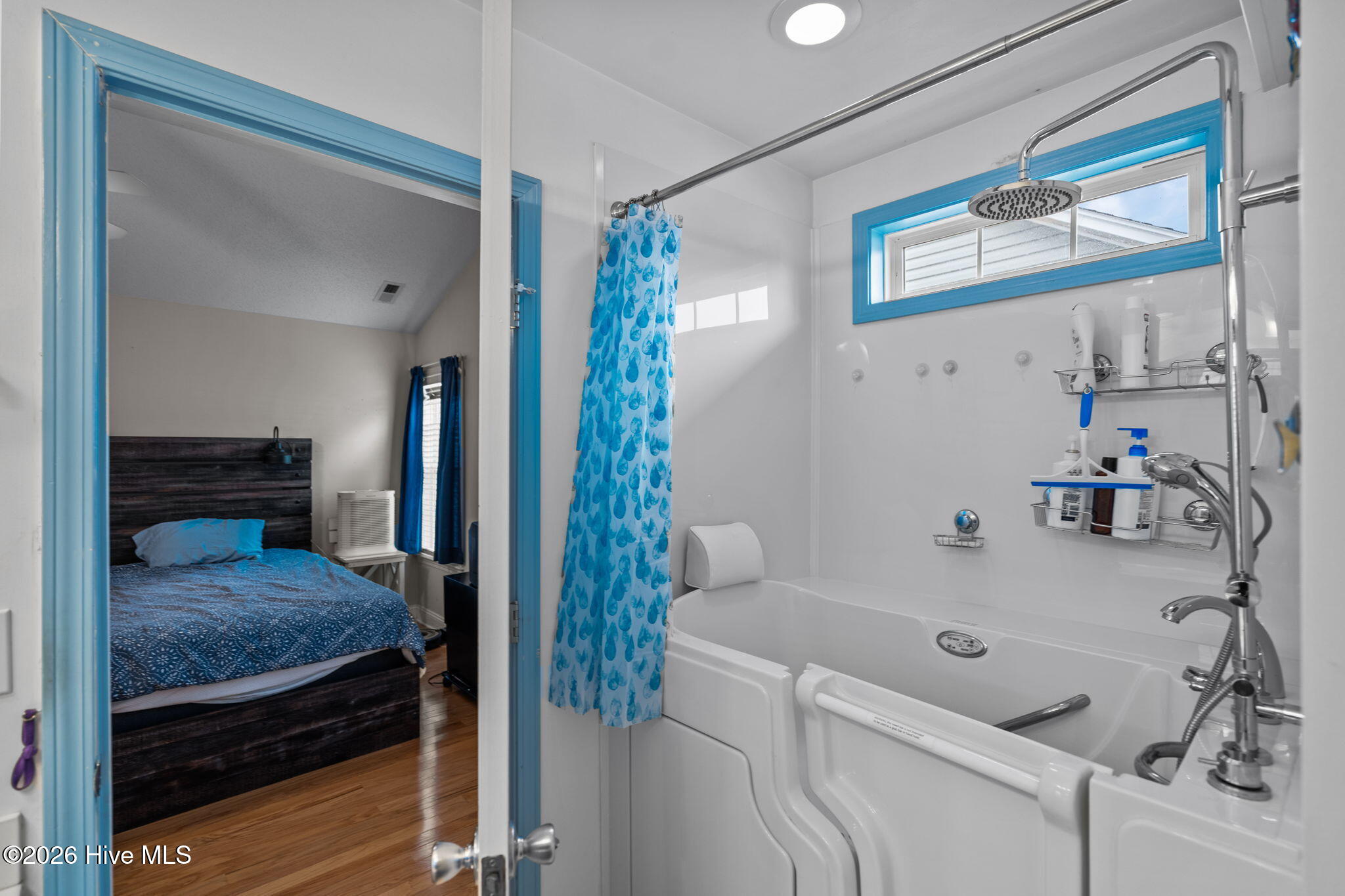 100552378 | Photo 42