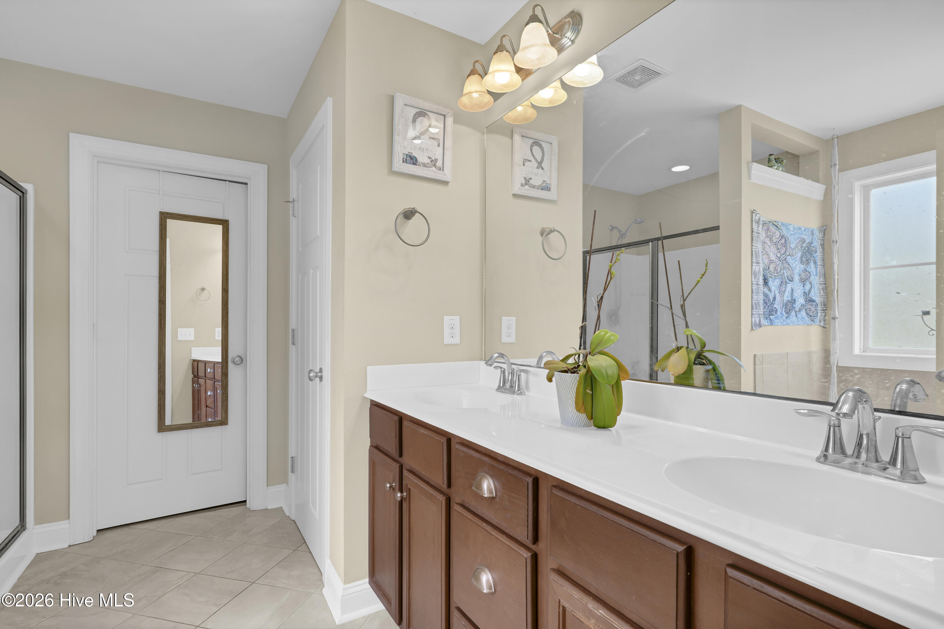 100565660 | Photo 21