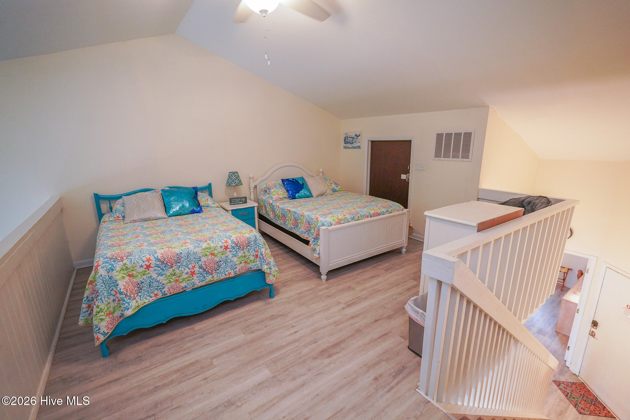 100550894 | Photo 21