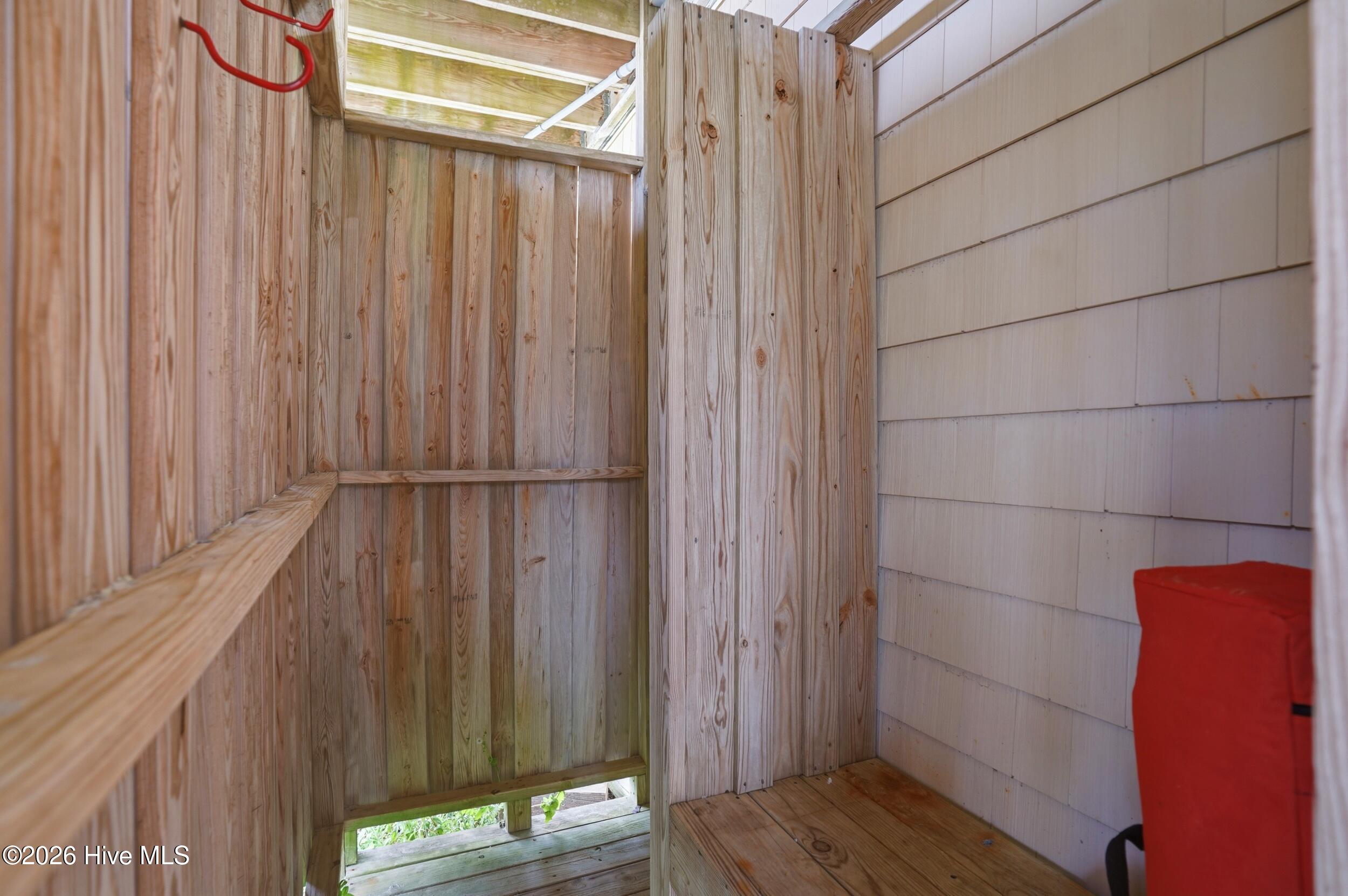 100566063 | Photo 51