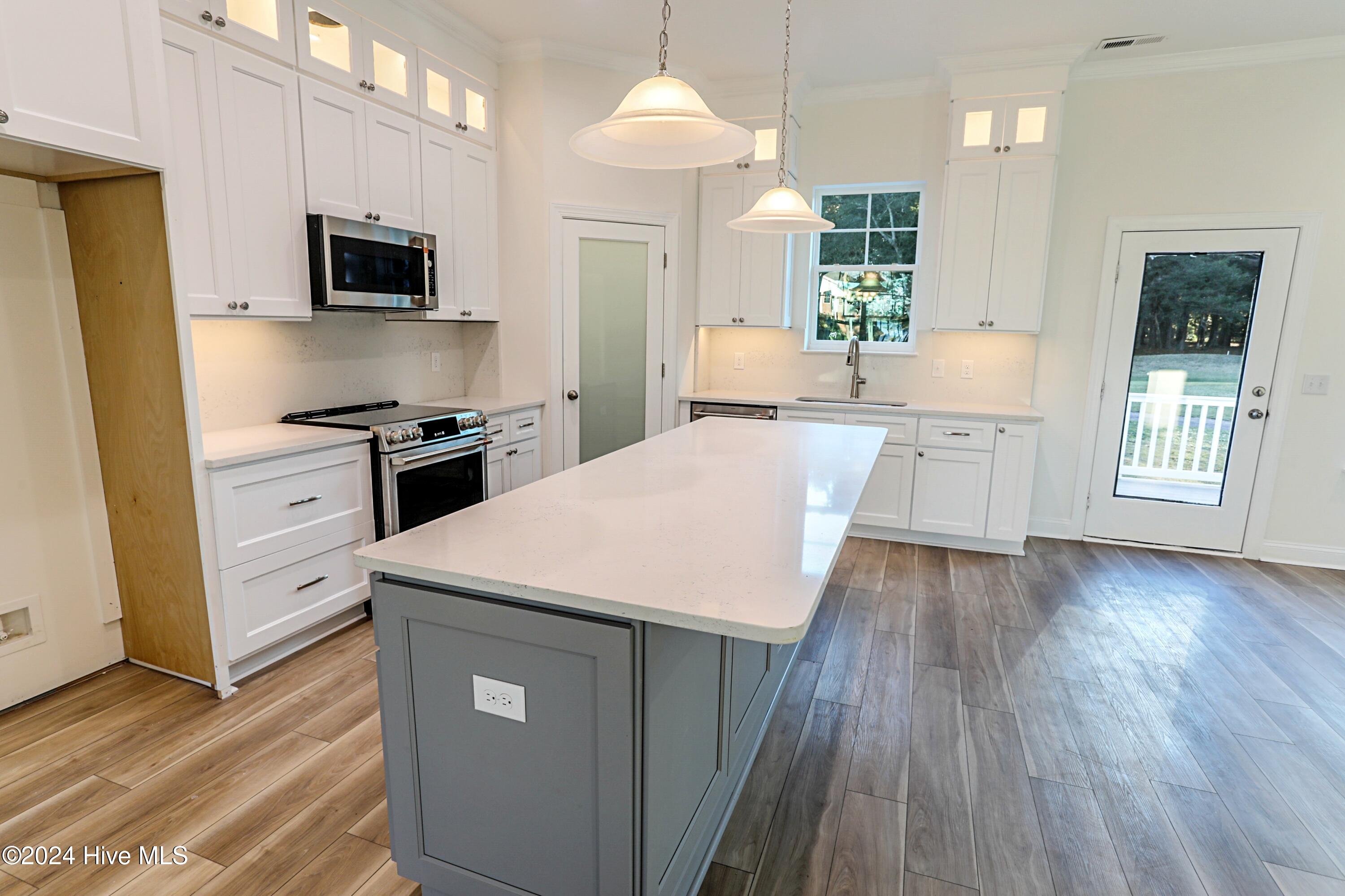 100477355 | Photo 24