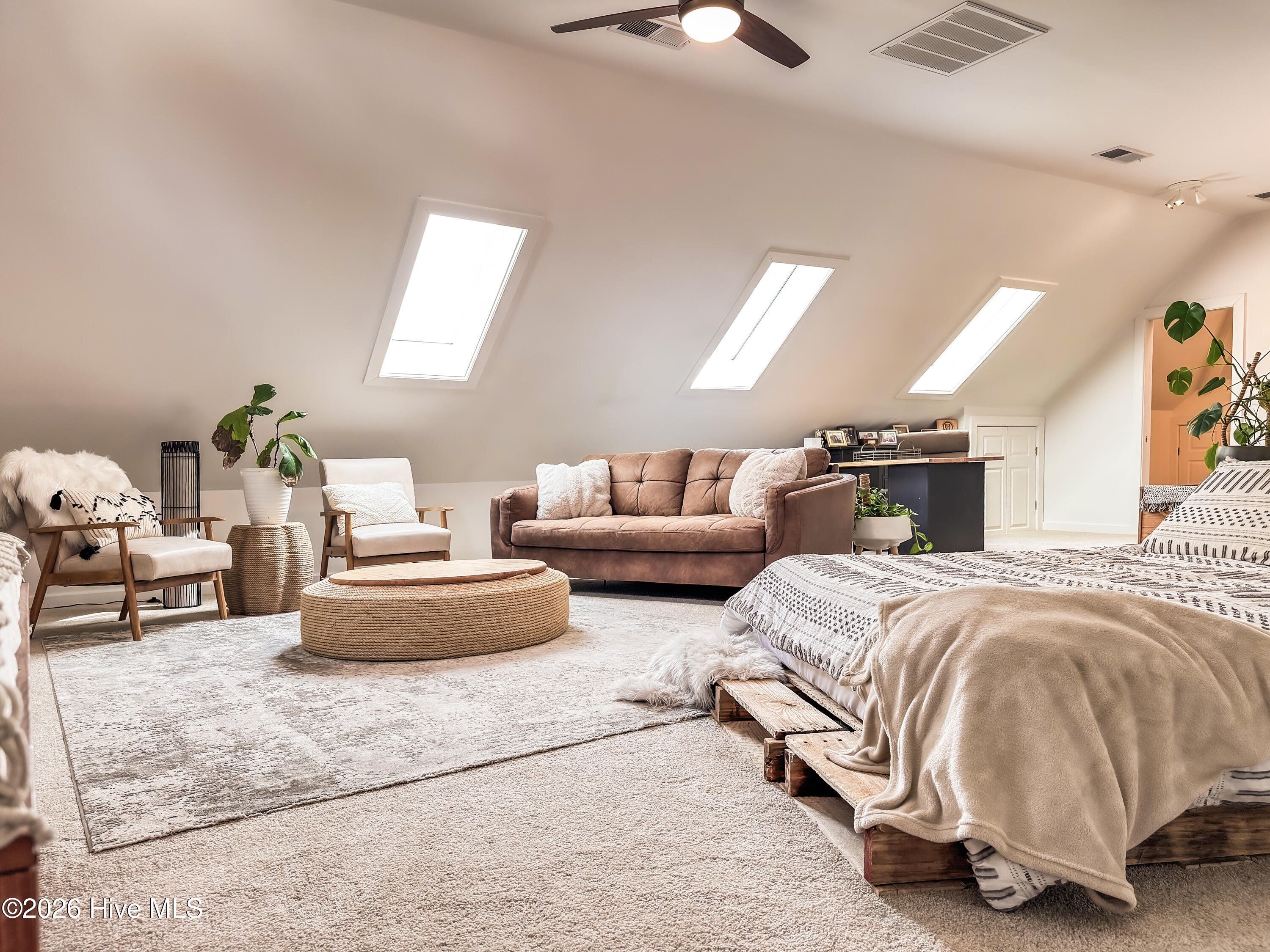 100565169 | Photo 18