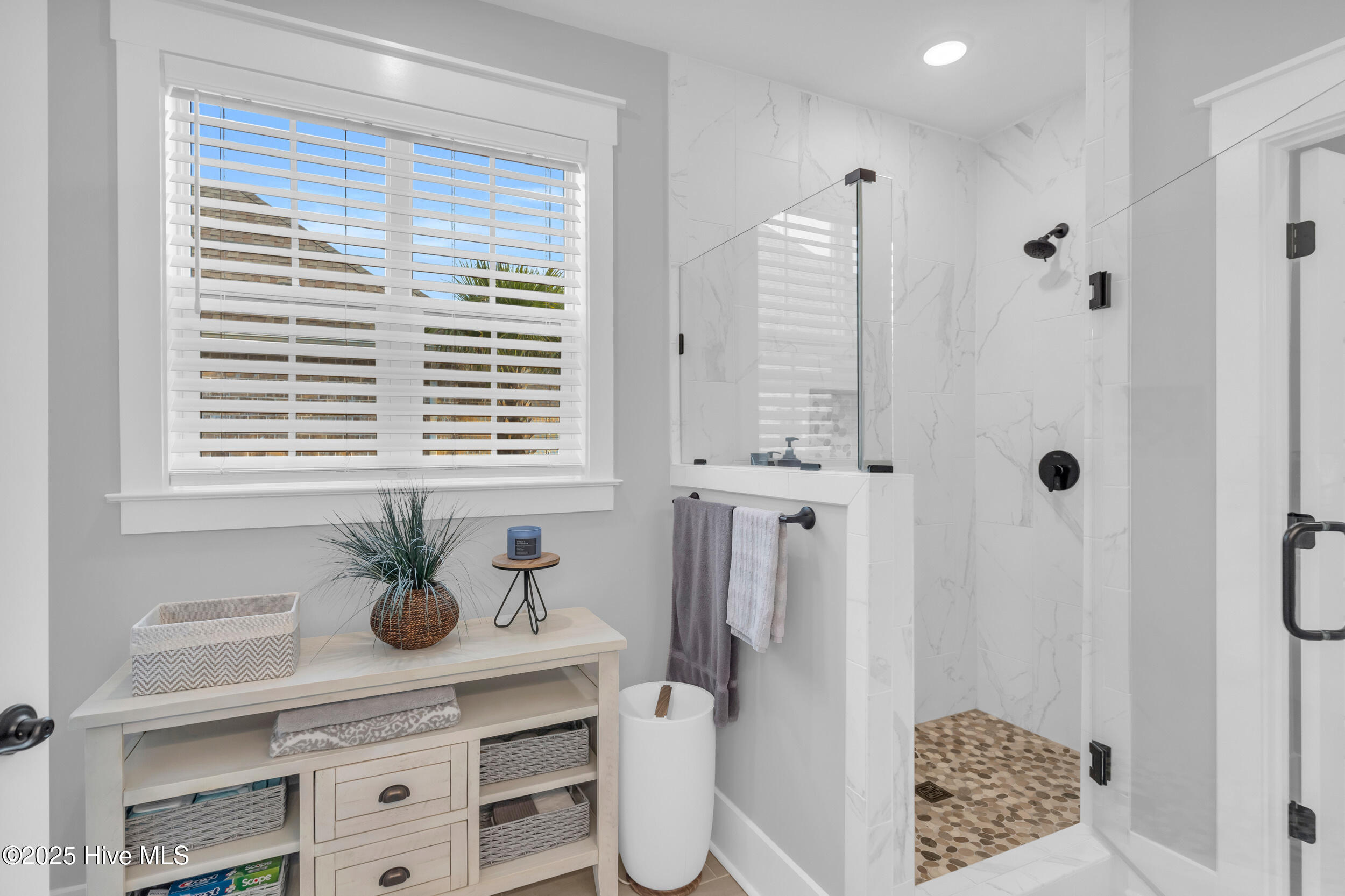 100543142 | Photo 27