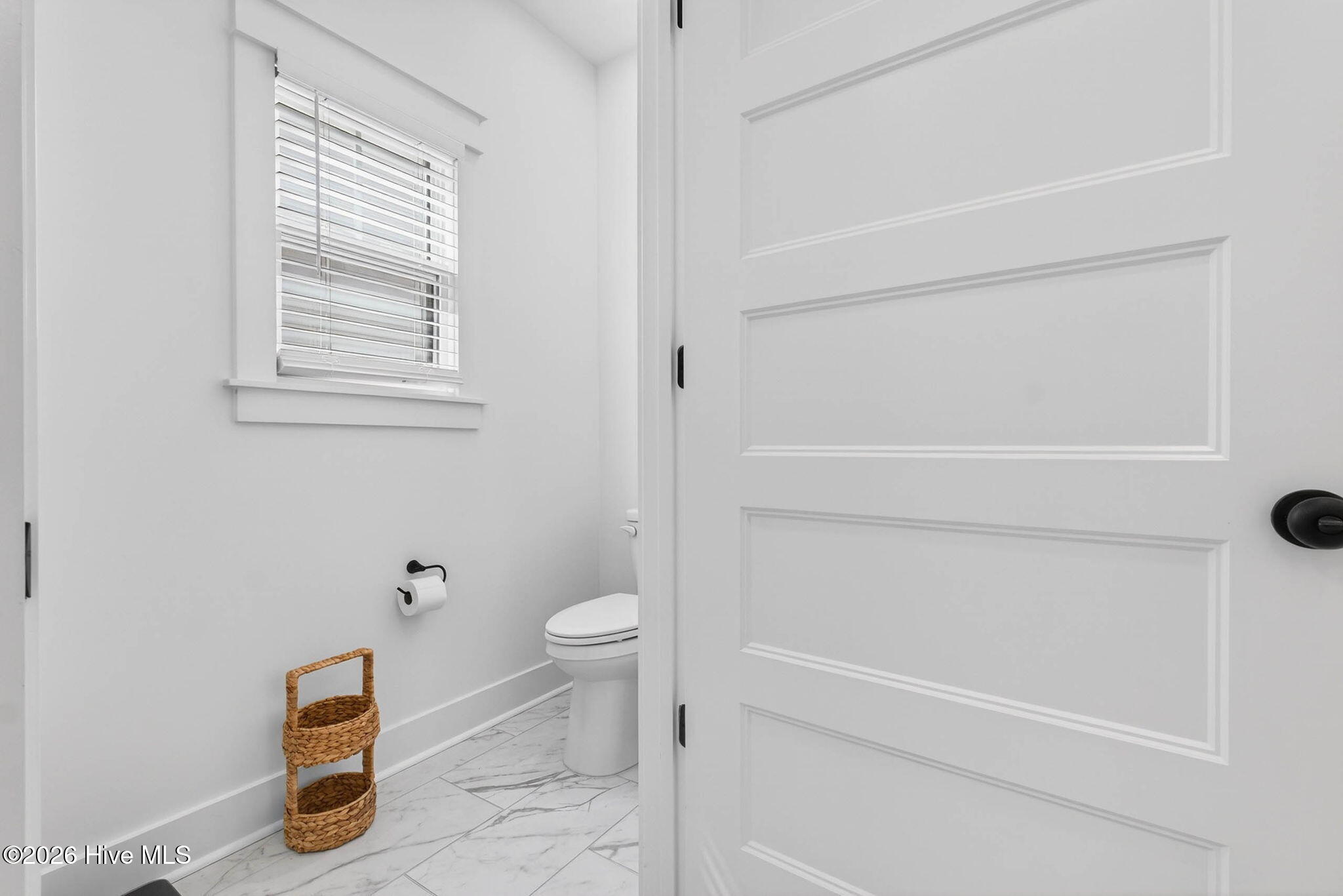 100561272 | Photo 37