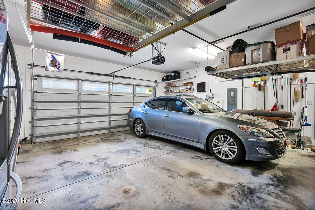 100561587 | Photo 34