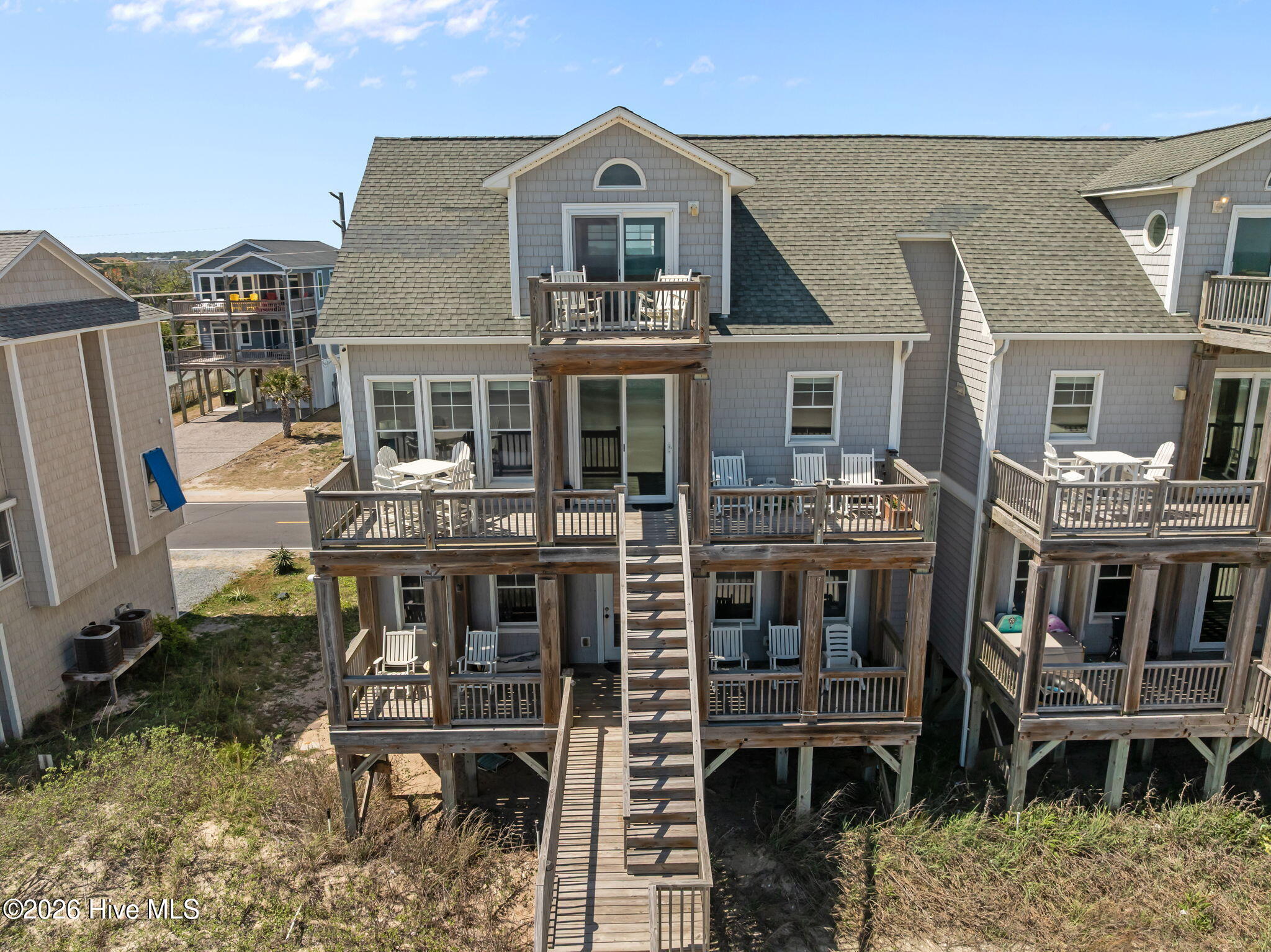 100570241 | Photo 33