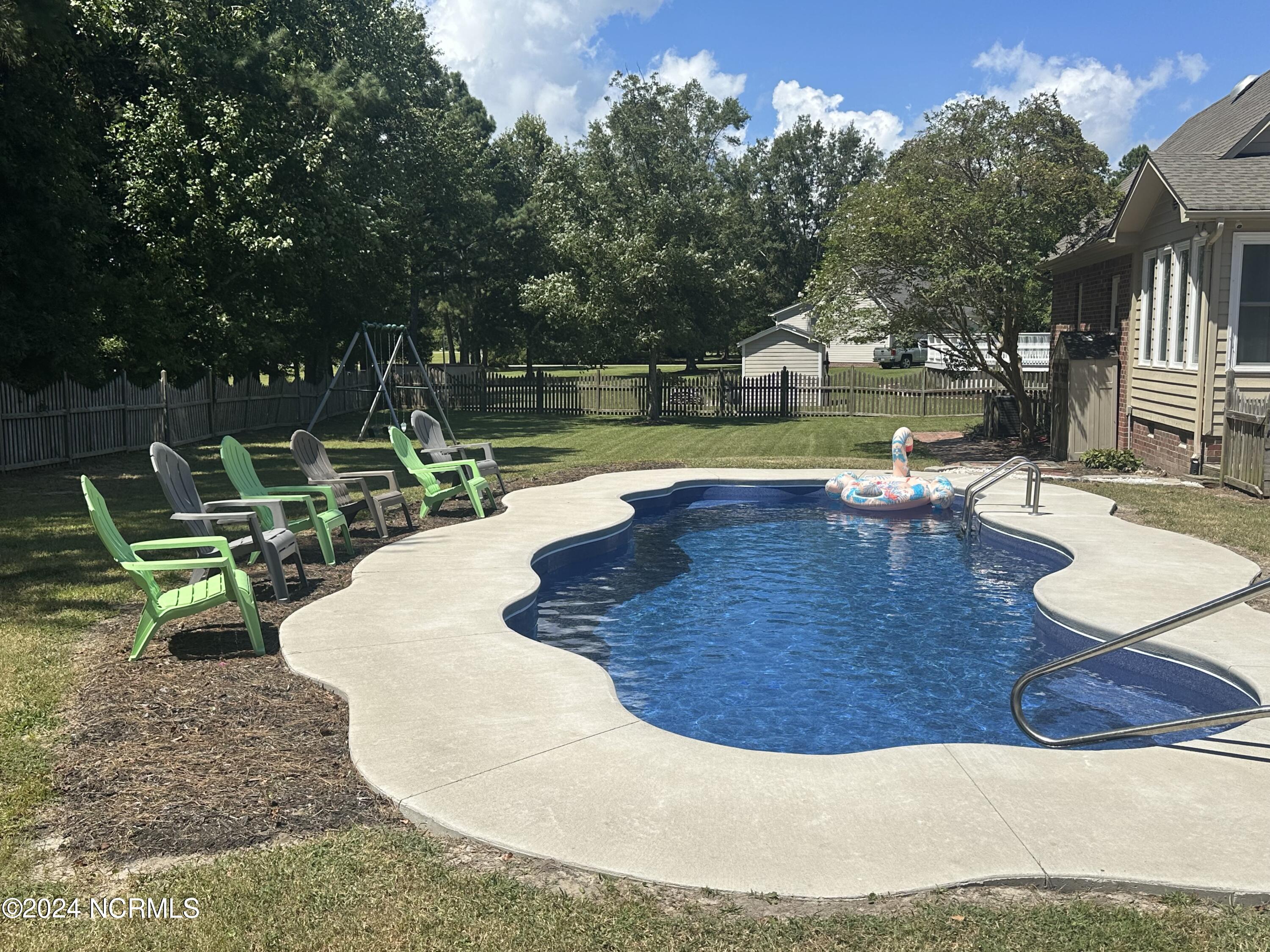 100463313 | Photo 51