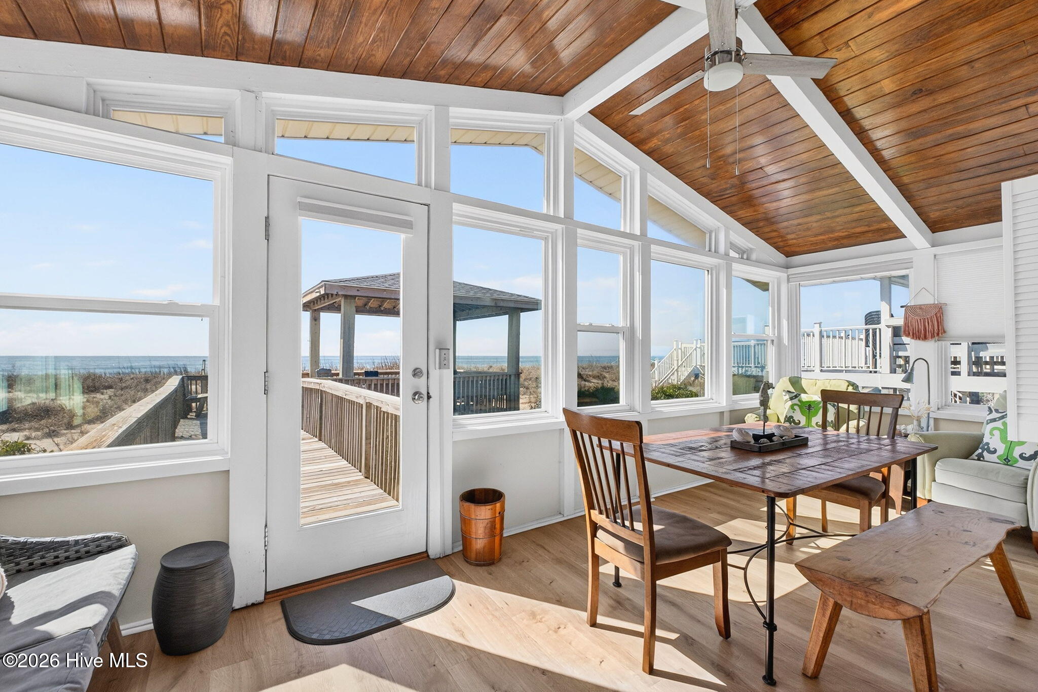 100559967 | Photo 21