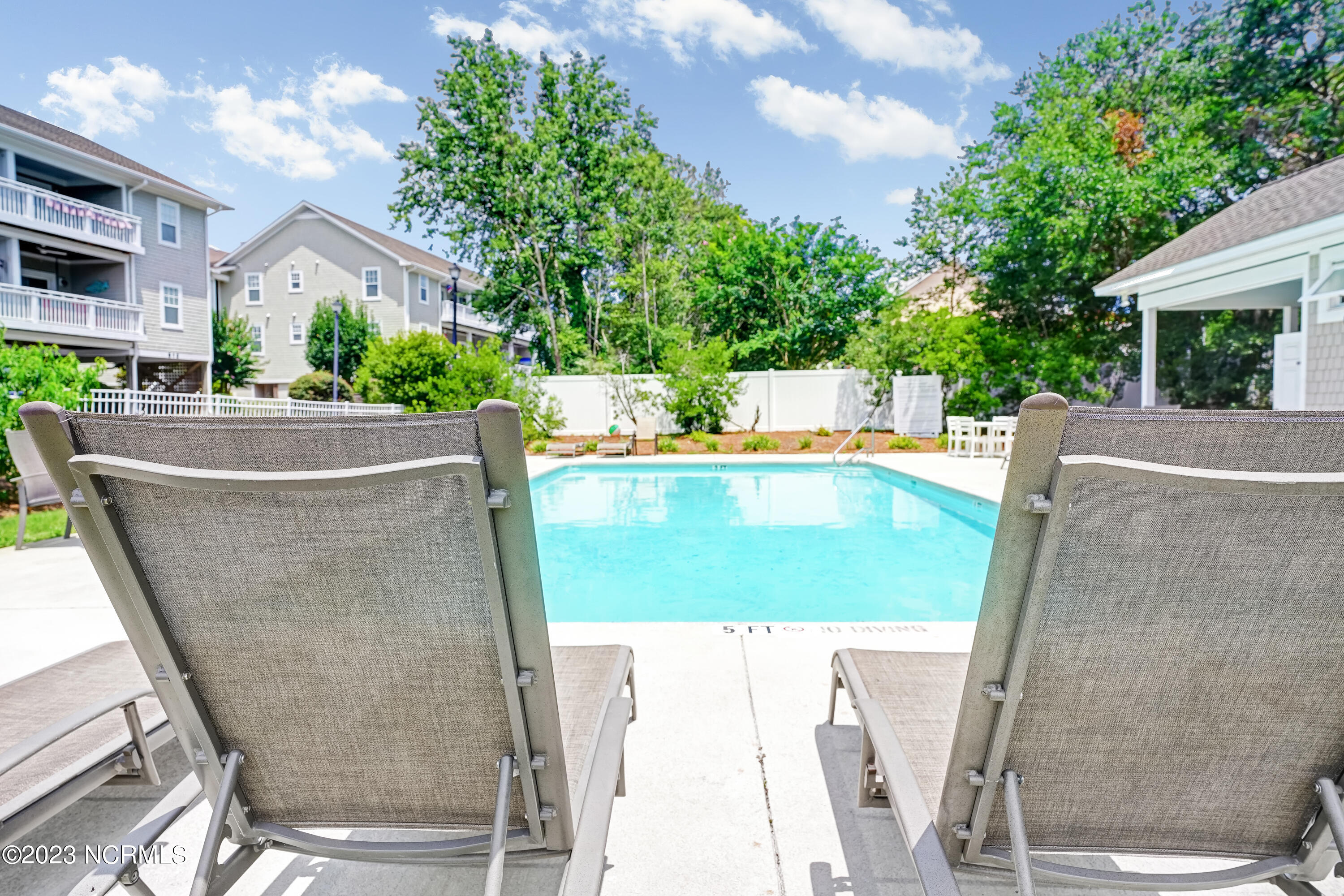 100529872 | Photo 36