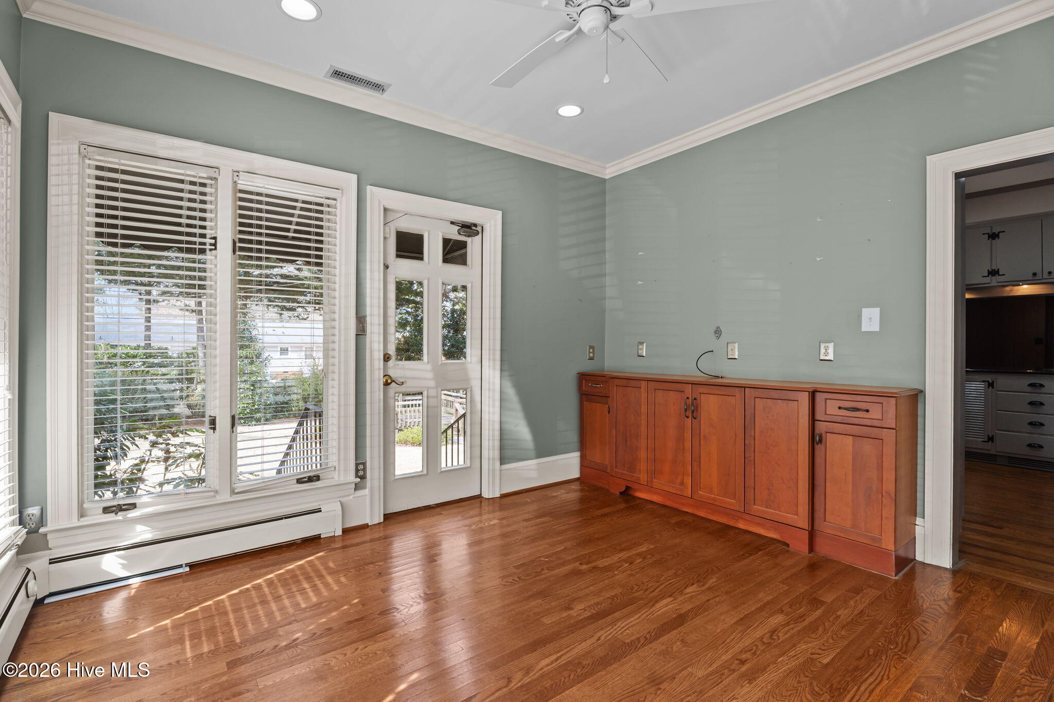 401 Brentwood Drive N