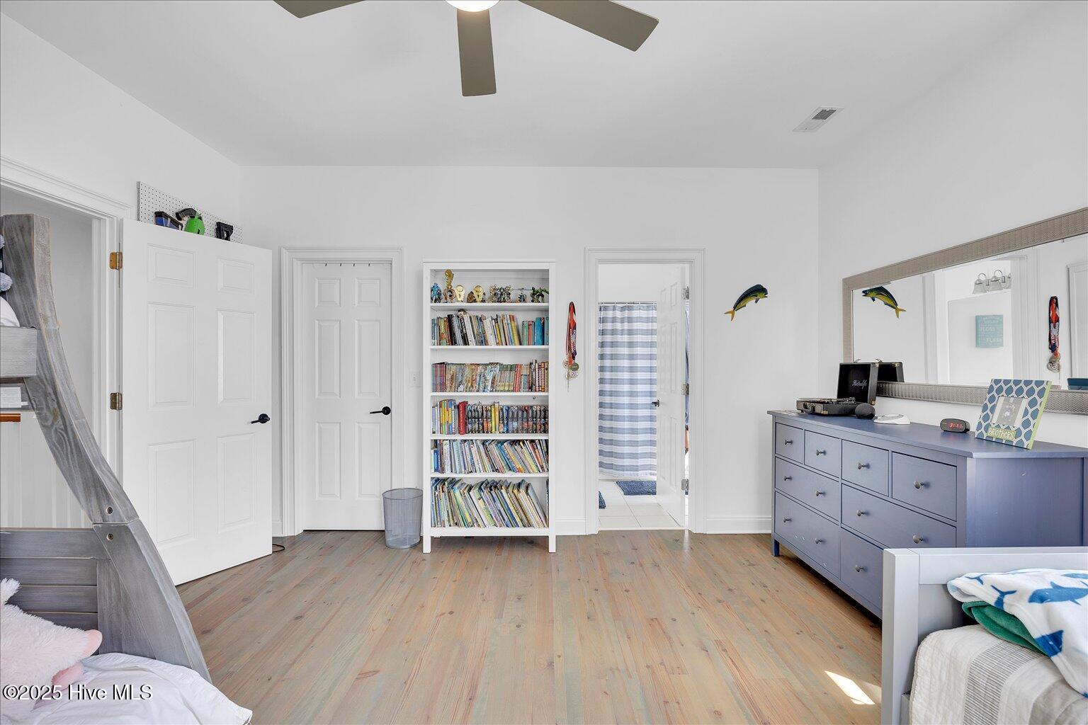 100545329 | Photo 12