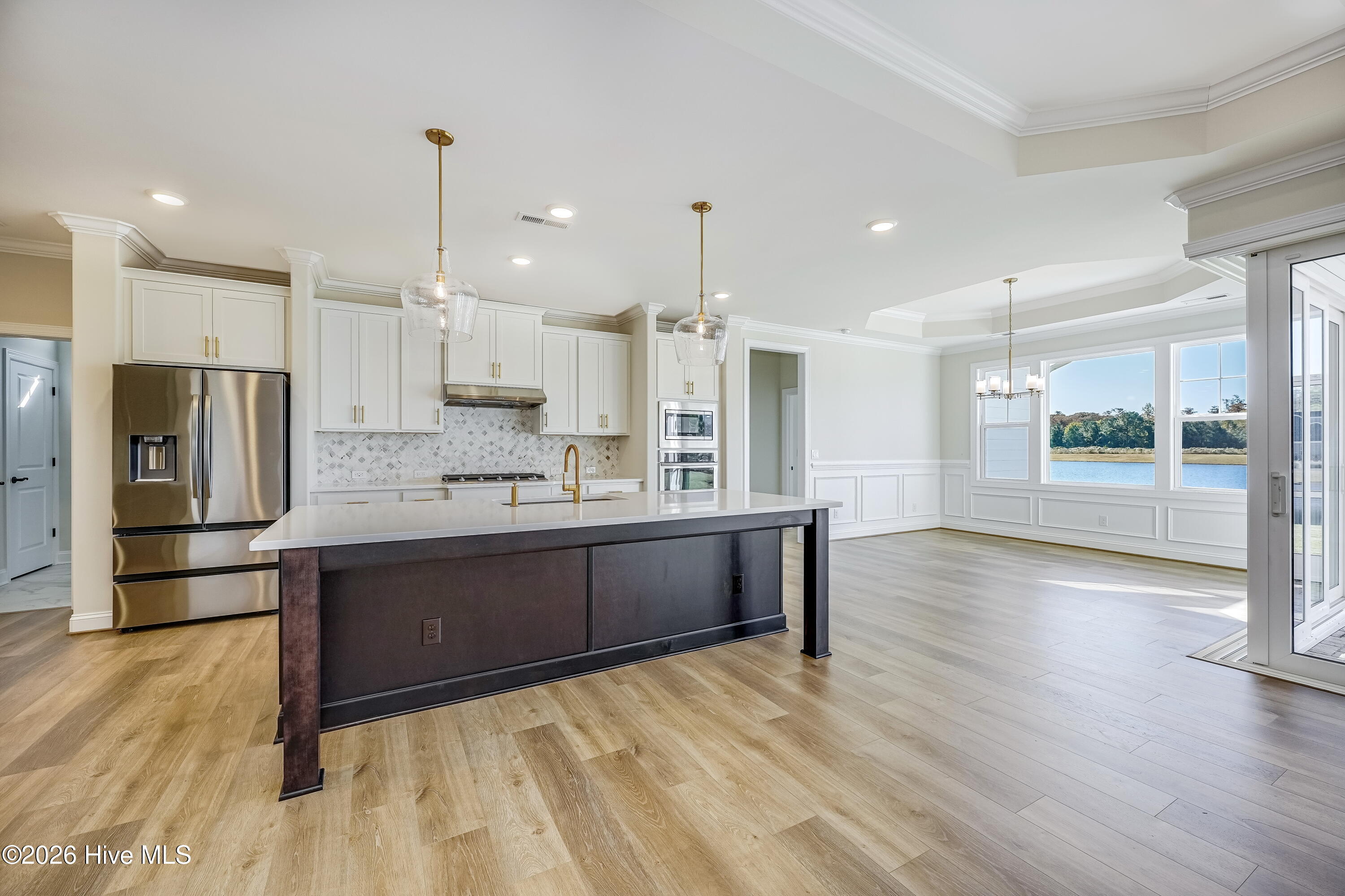 100564282 | Photo 15