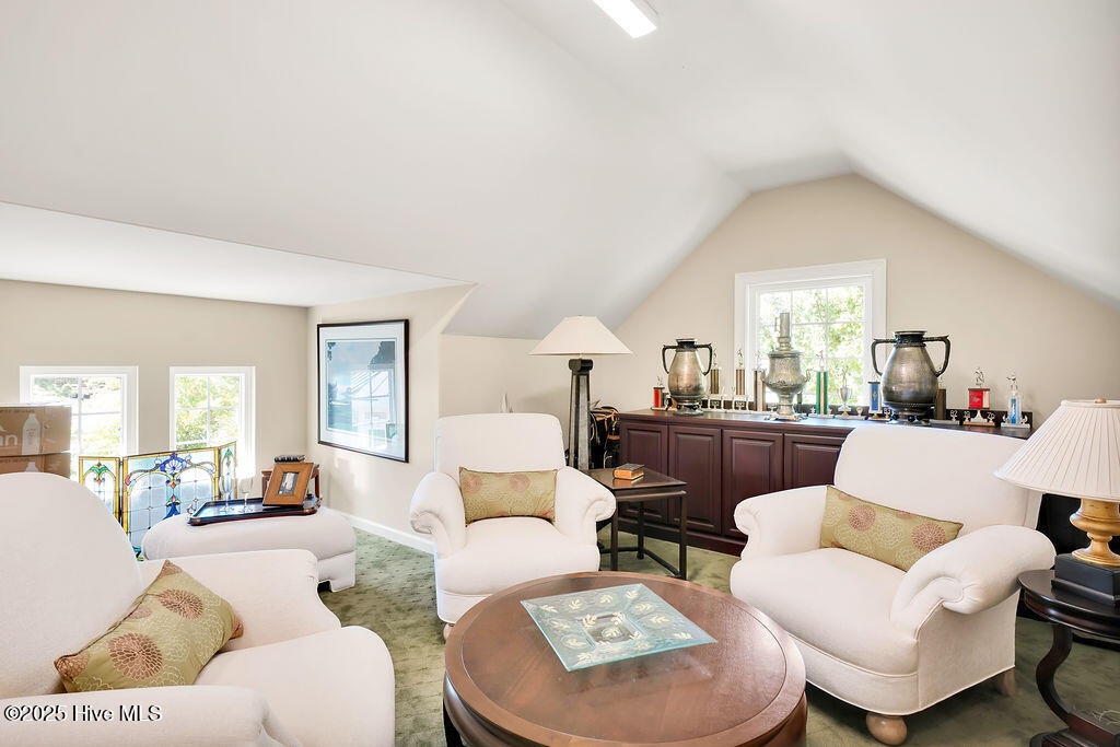 100535984 | Photo 60