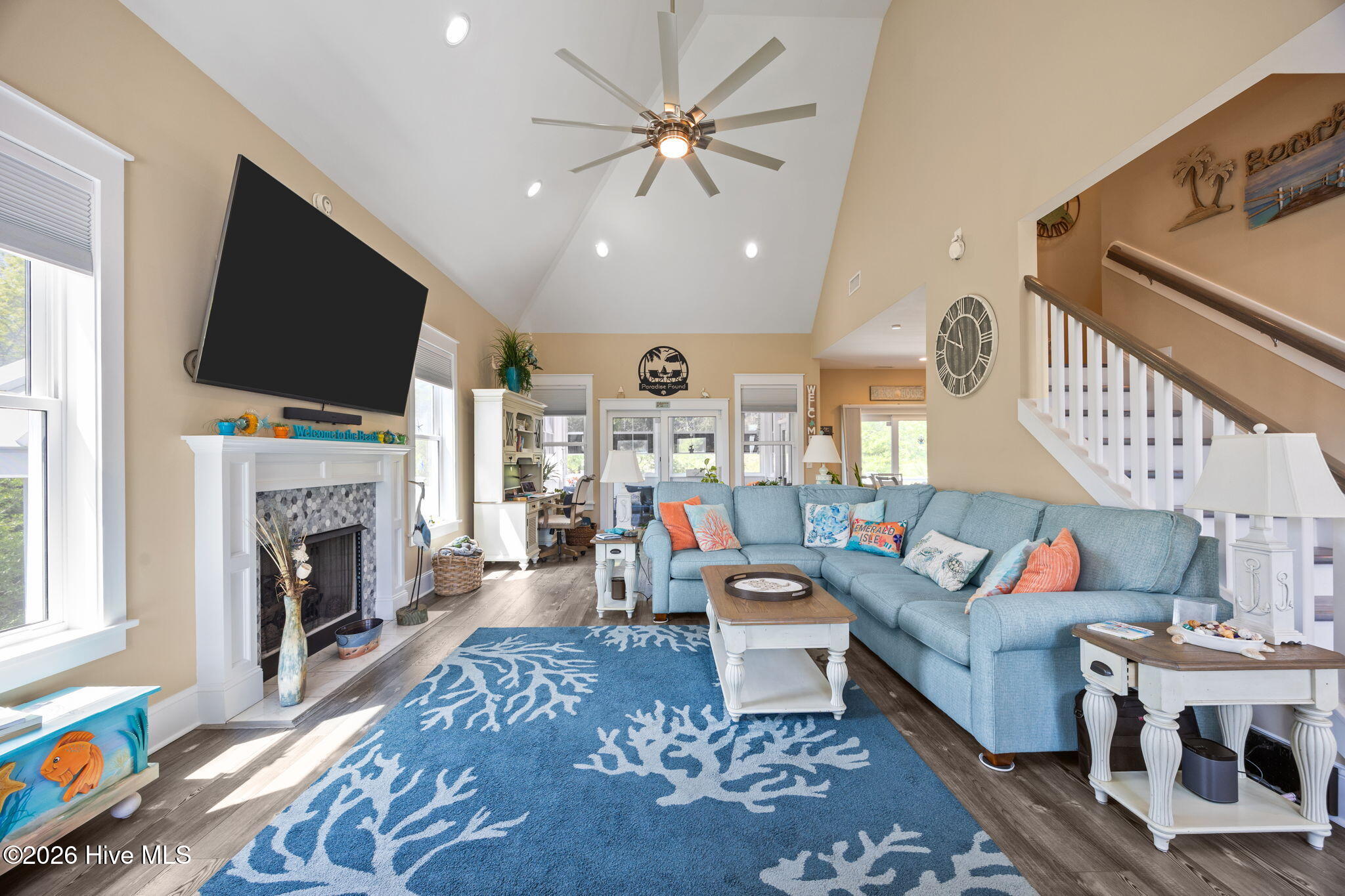 100567463 | Photo 17