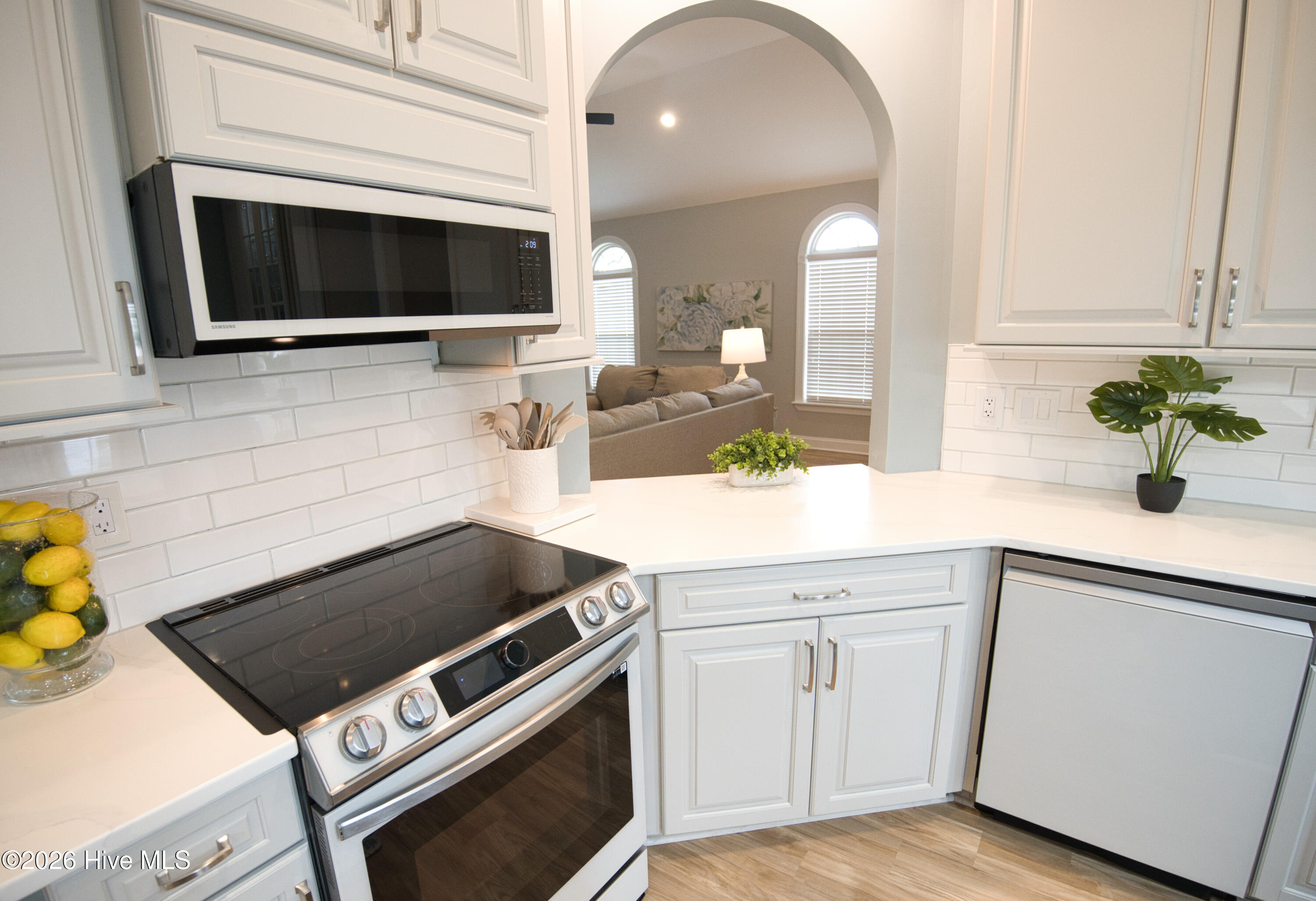 100558044 | Photo 22