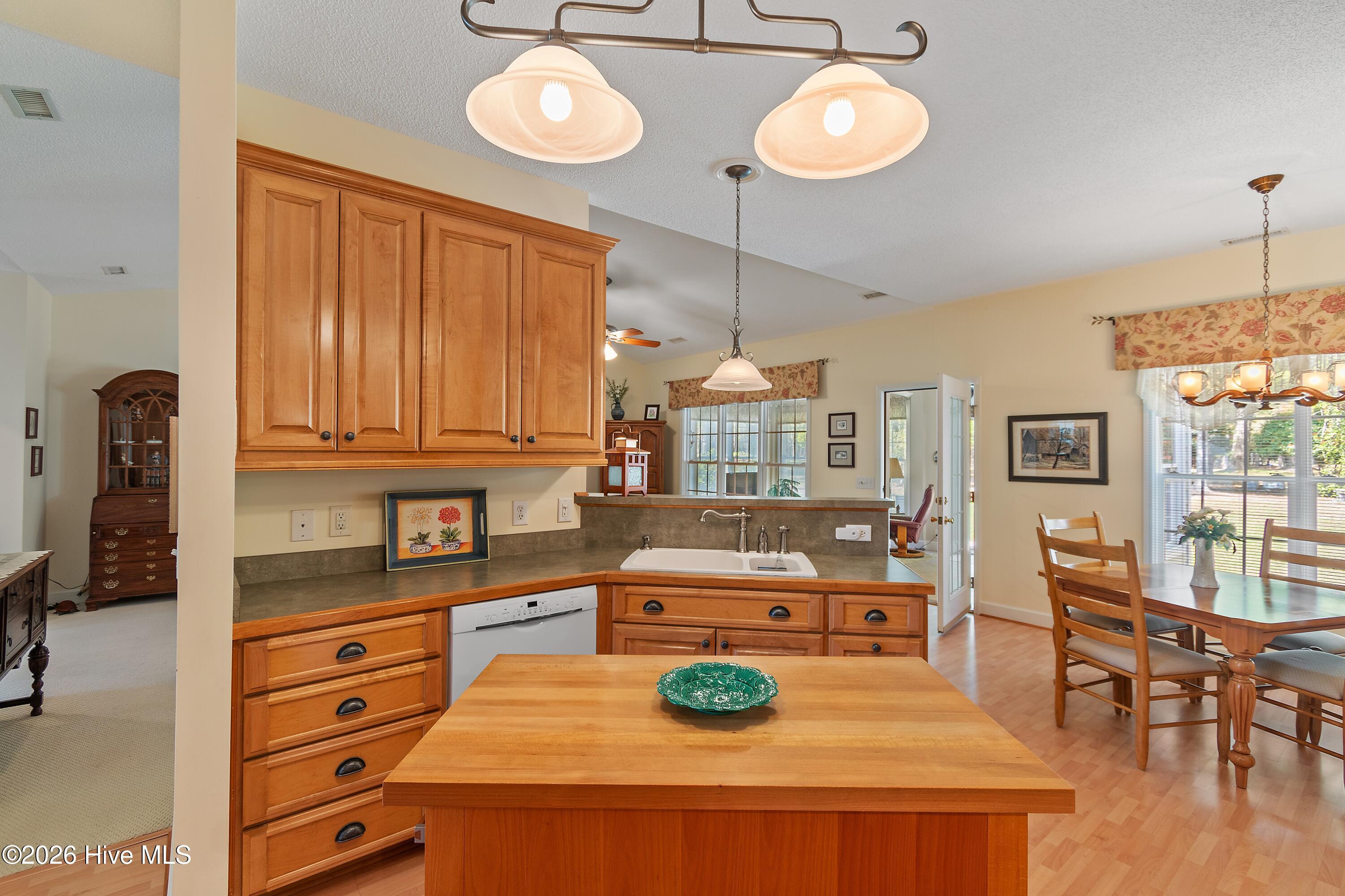 100567872 | Photo 17