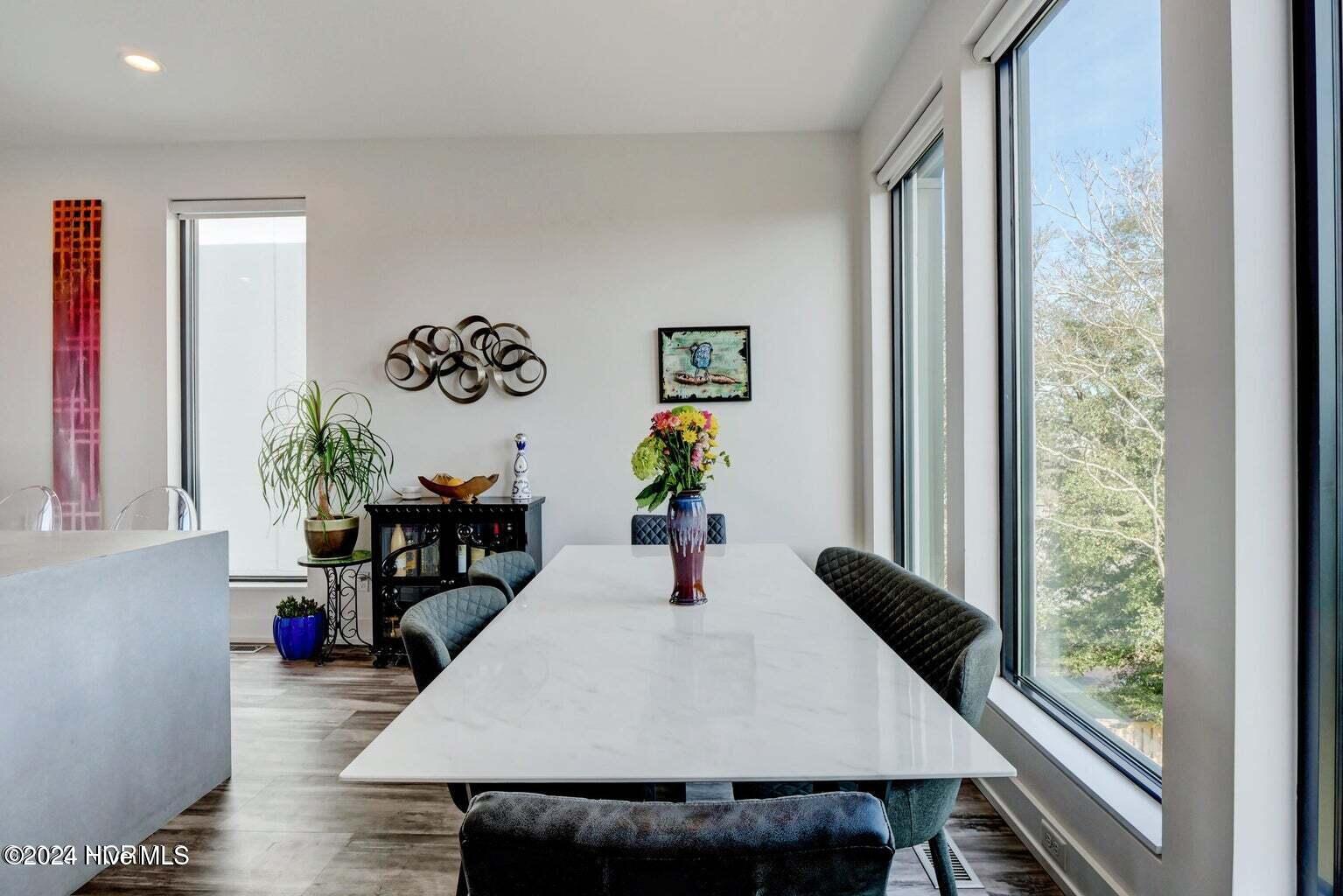 100548668 | Photo 10