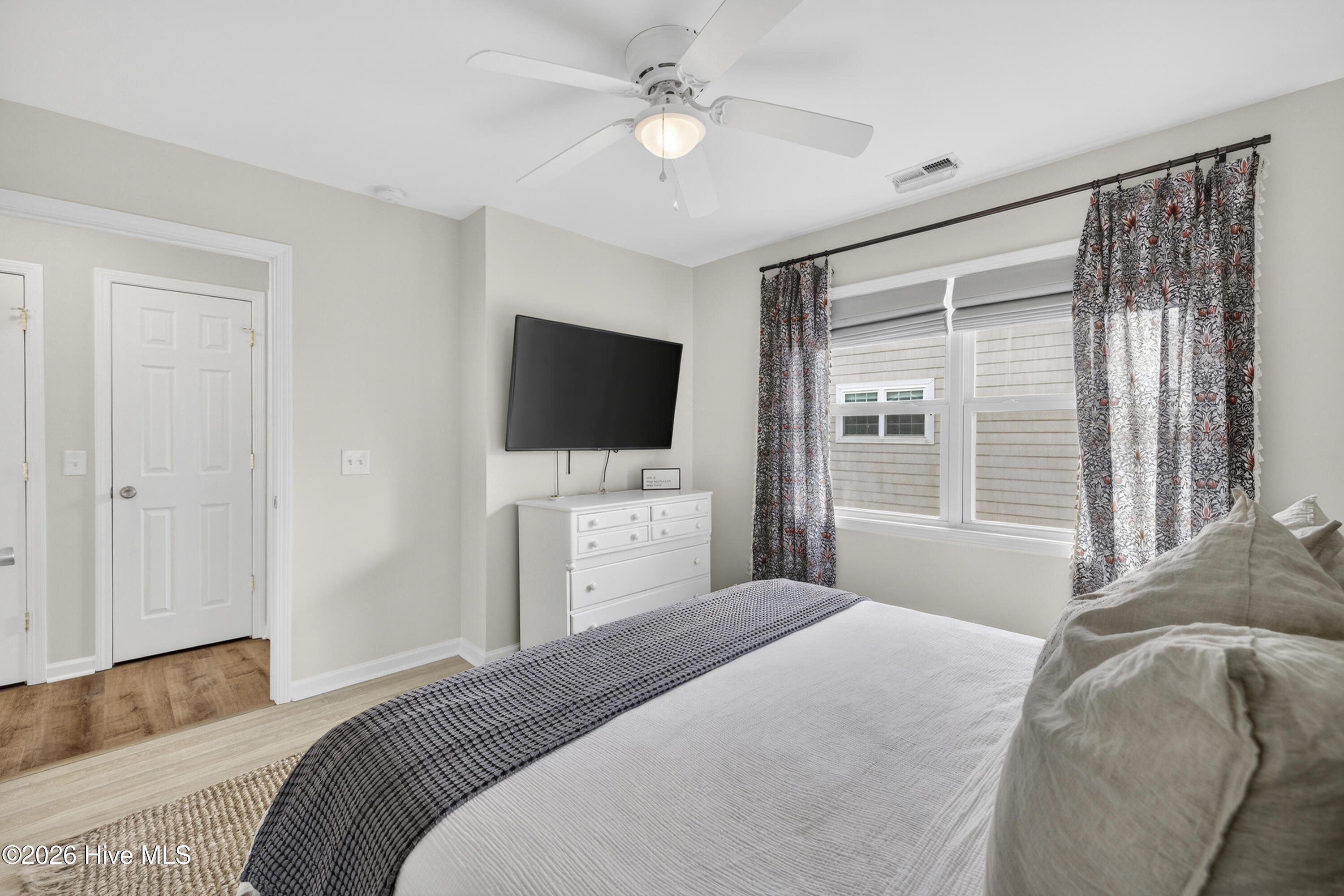 100562699 | Photo 24