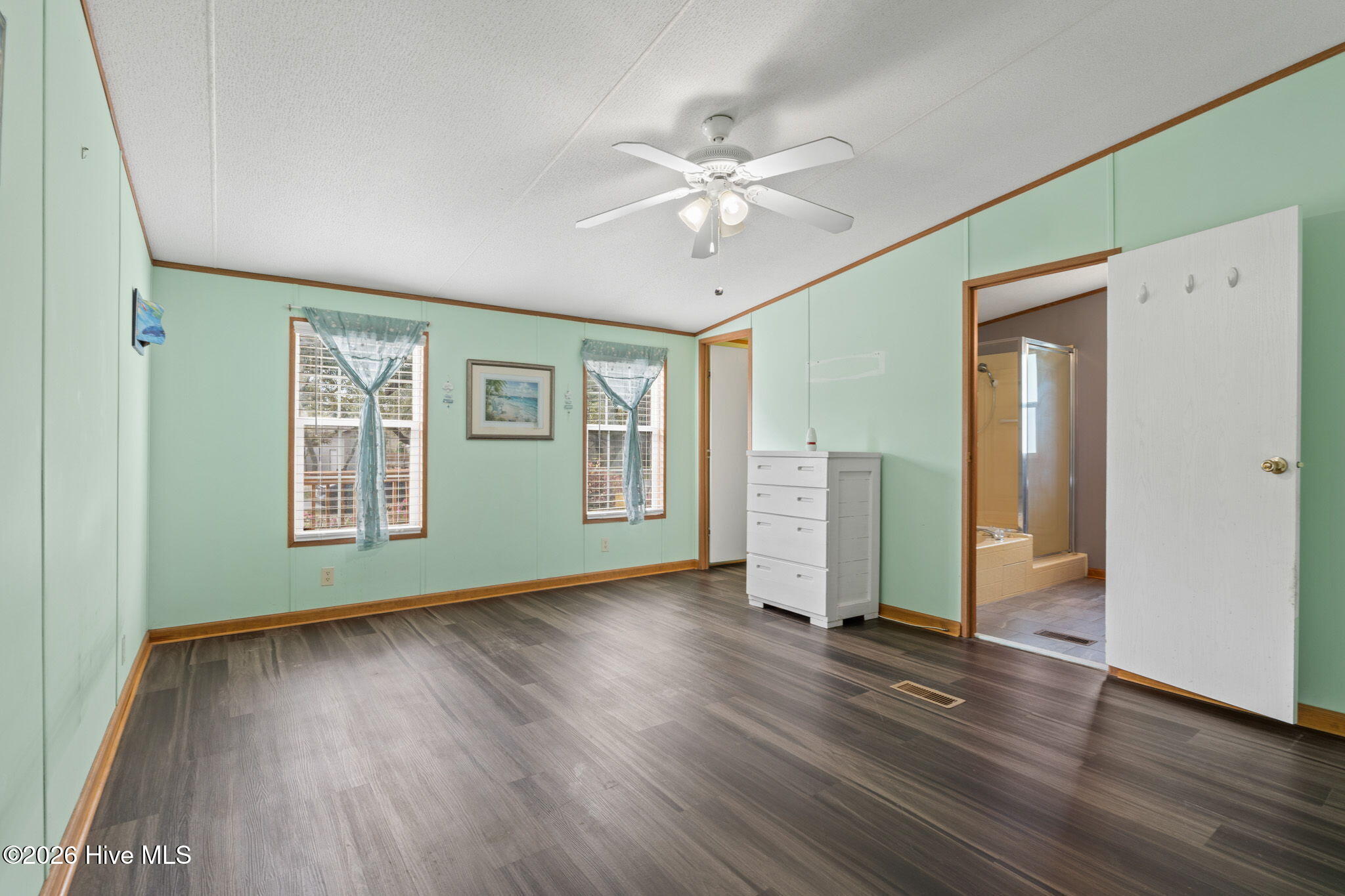 100564701 | Photo 23