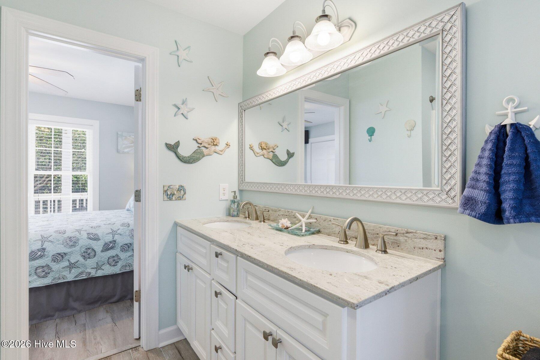 100570503 | Photo 35