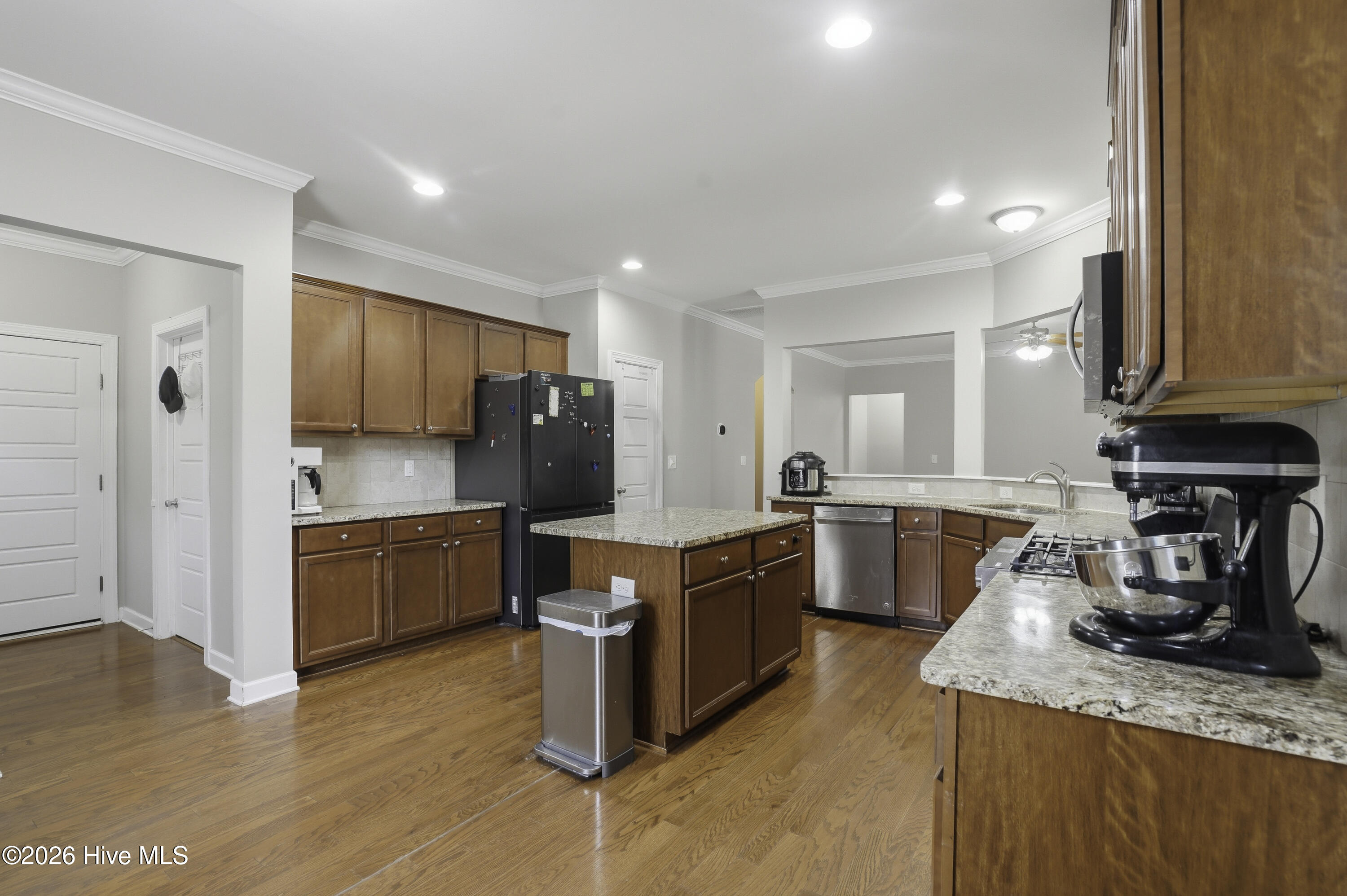 100564087 | Photo 23