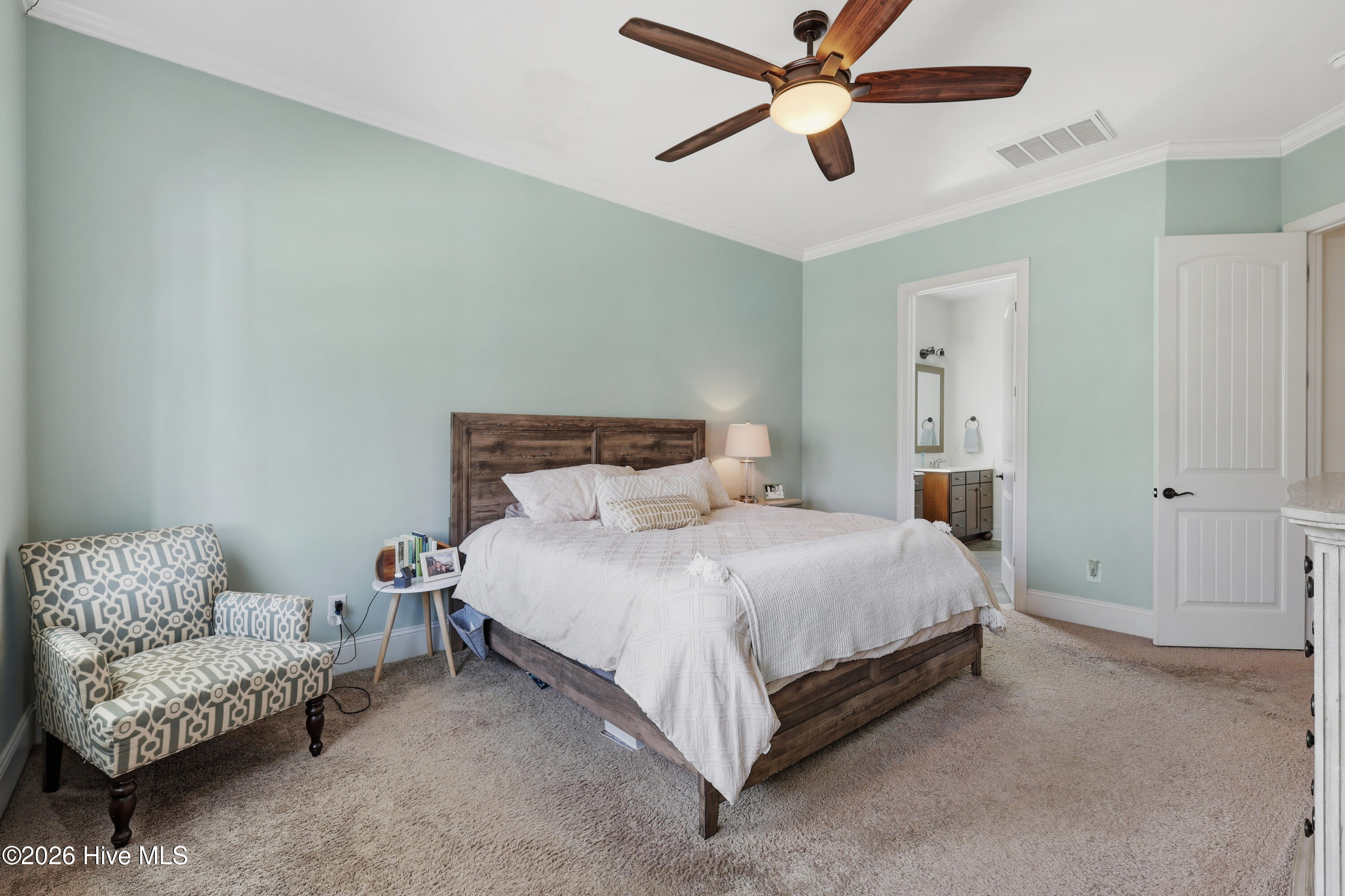 100554068 | Photo 30