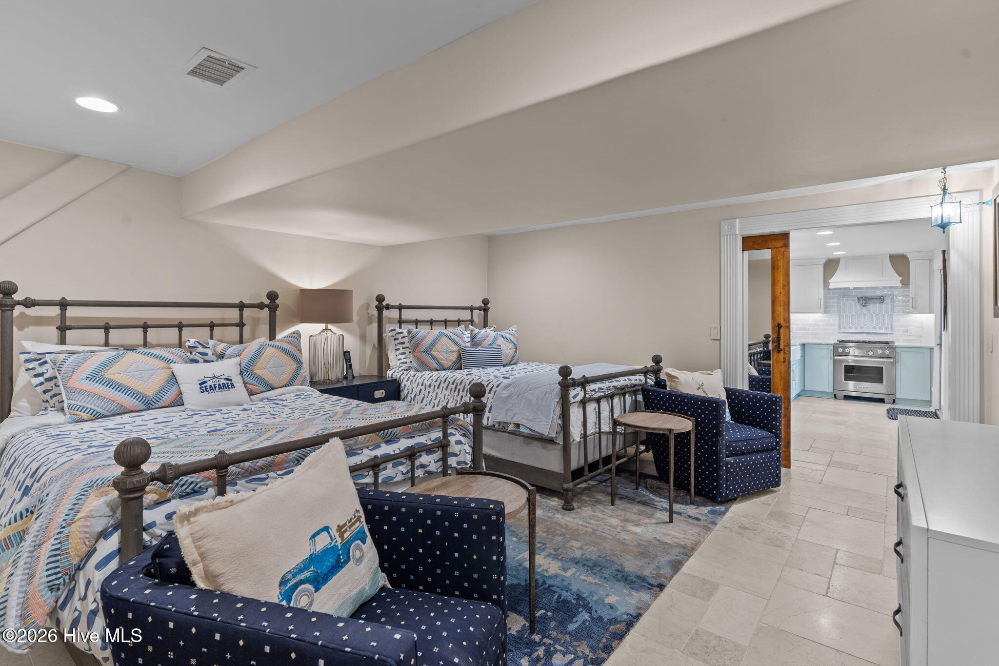 100552689 | Photo 82