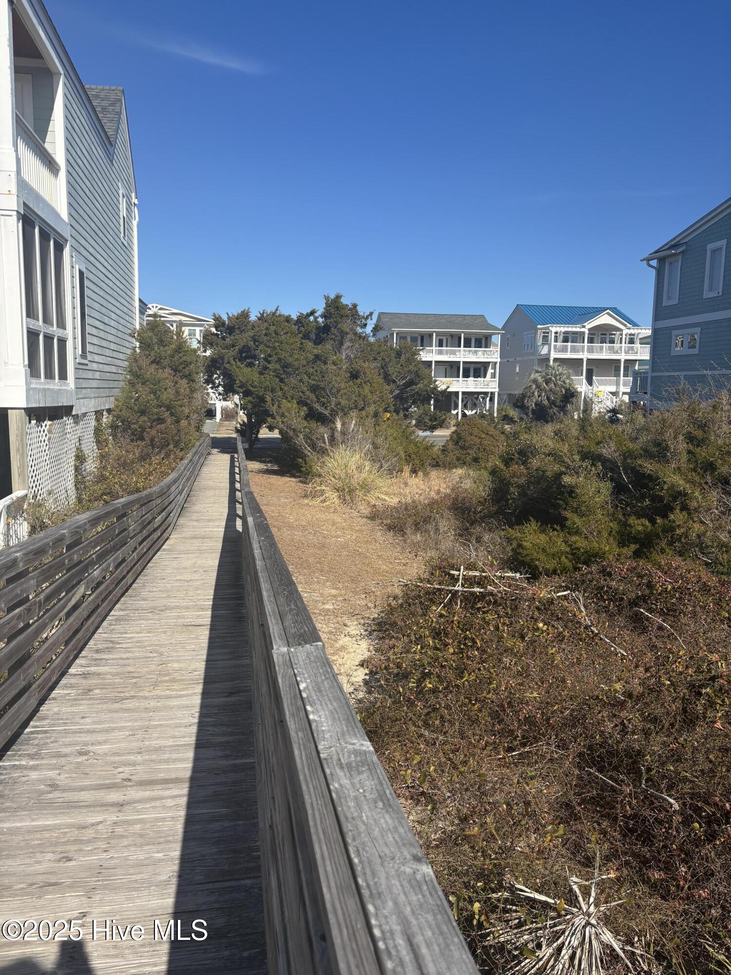 100558310 | Photo 13