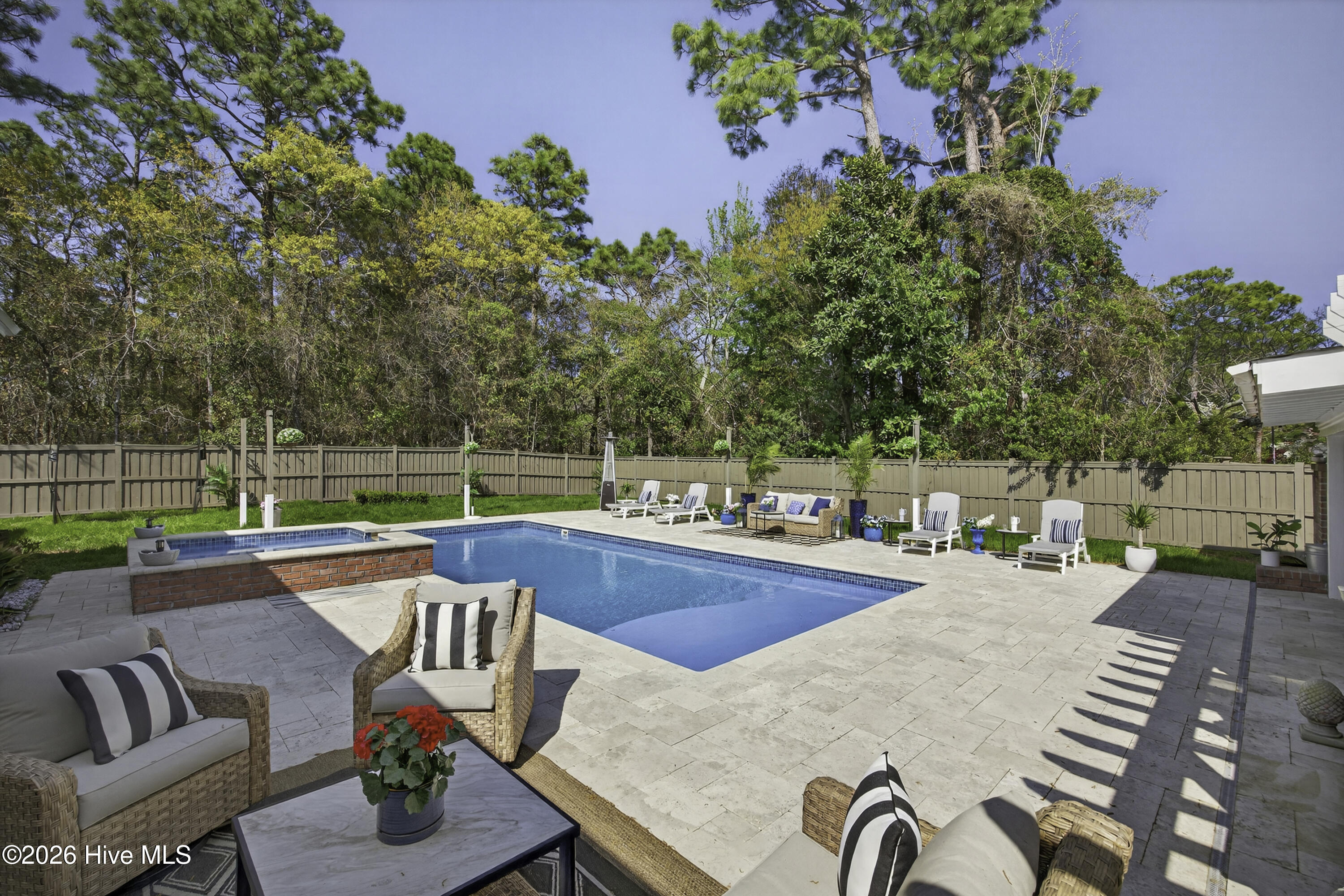 100564665 | Photo 62