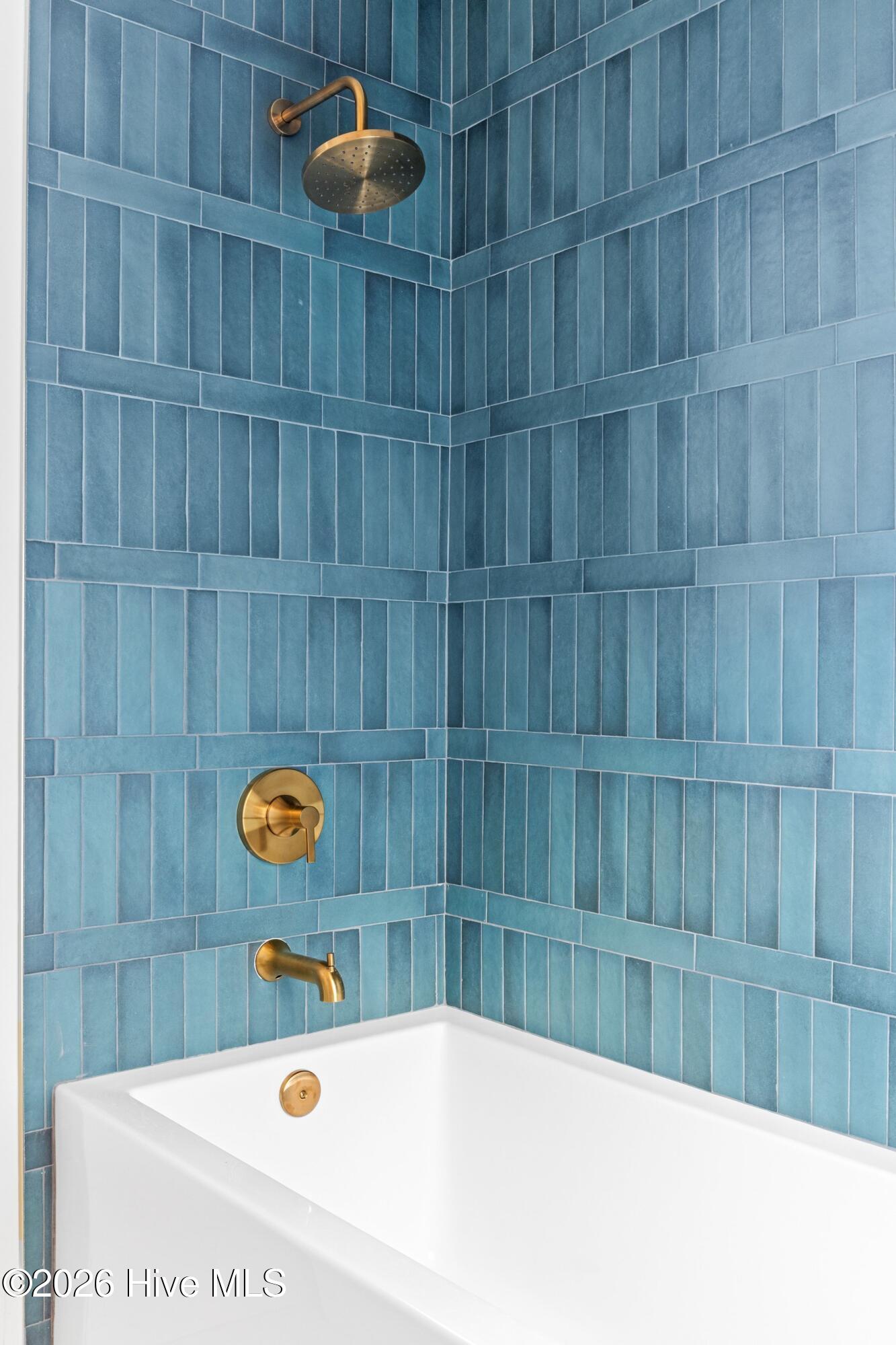 100529848 | Photo 46