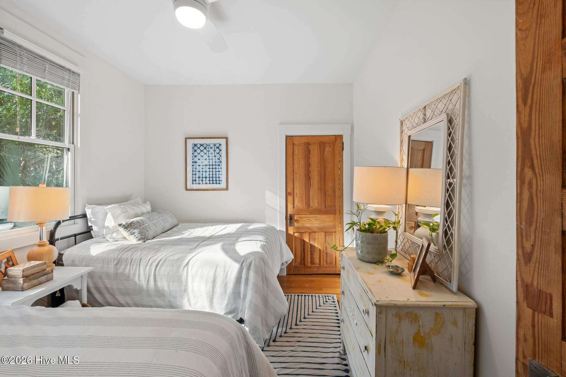 100560267 | Photo 43