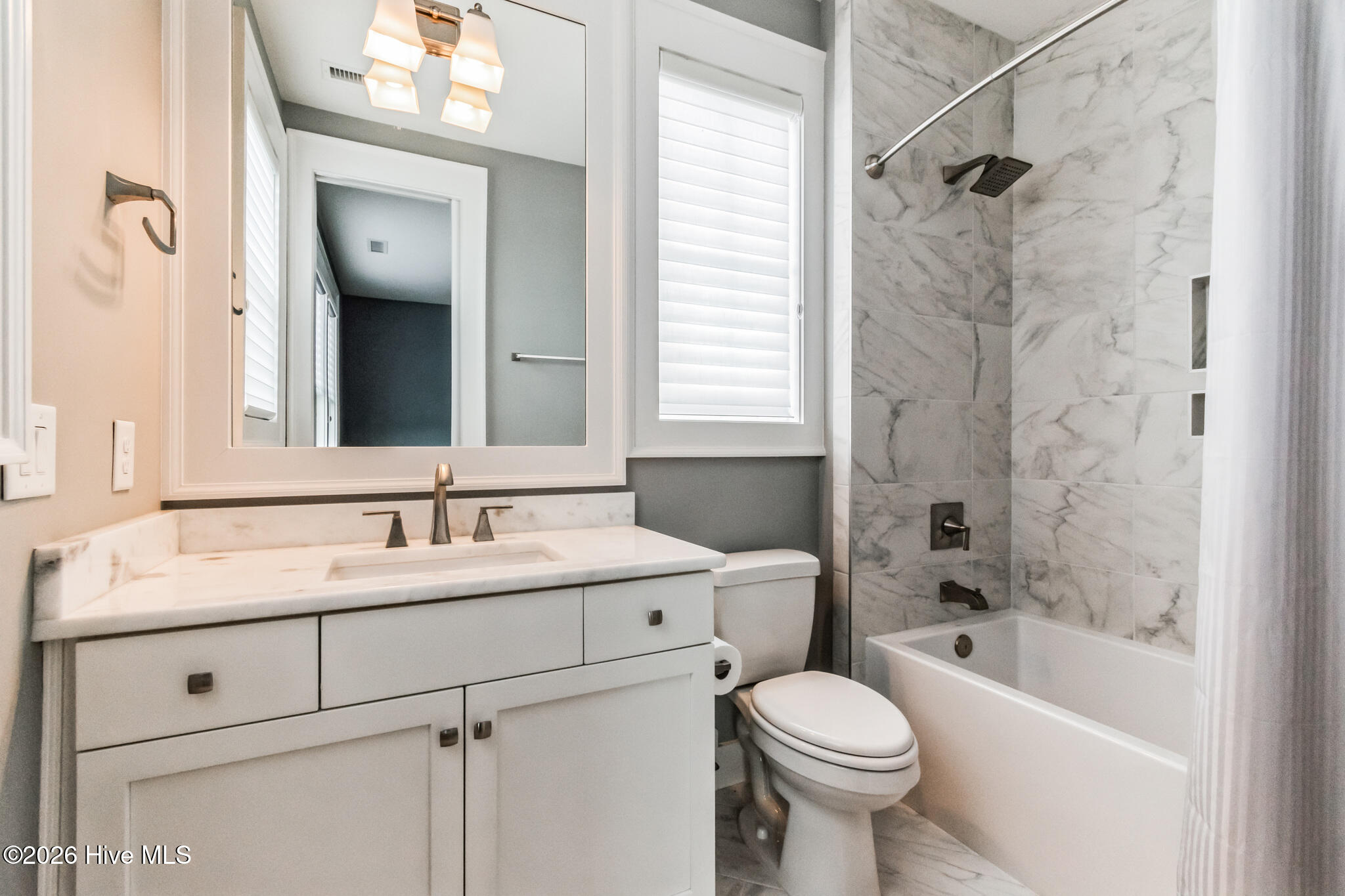 100567554 | Photo 25