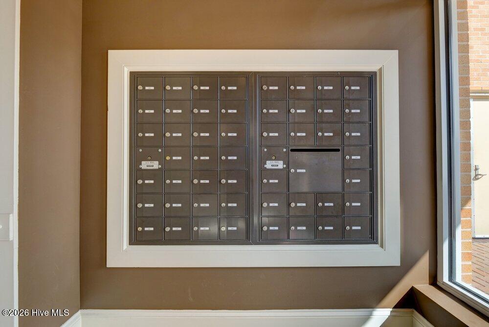 100570367 | Photo 34