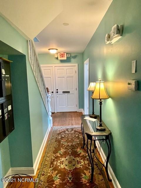 Downstair maile and entry