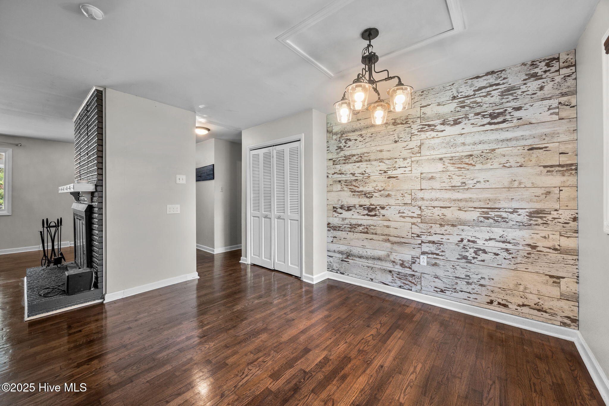 100530315 | Photo 23