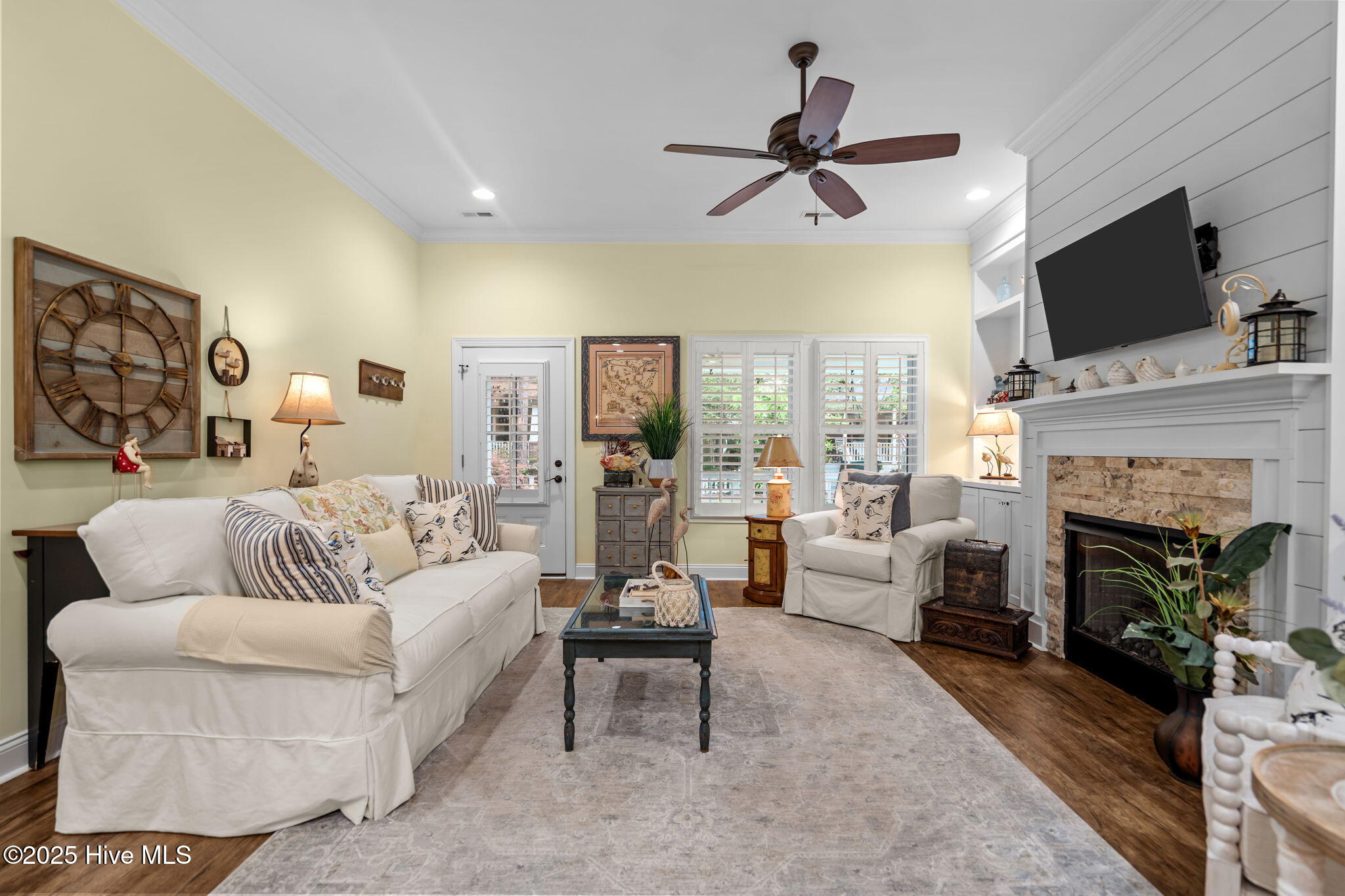 100524220 | Photo 12